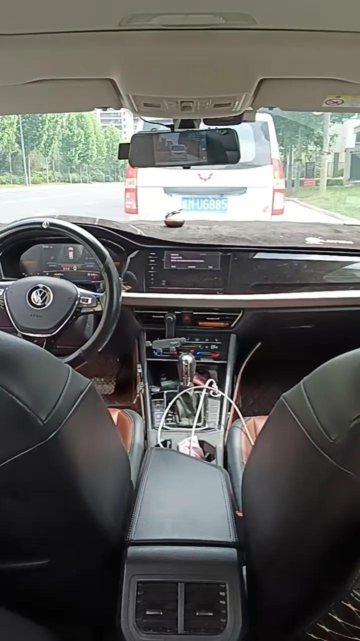 Lavida 2021 280TSI DSG Deluxe Edition 2