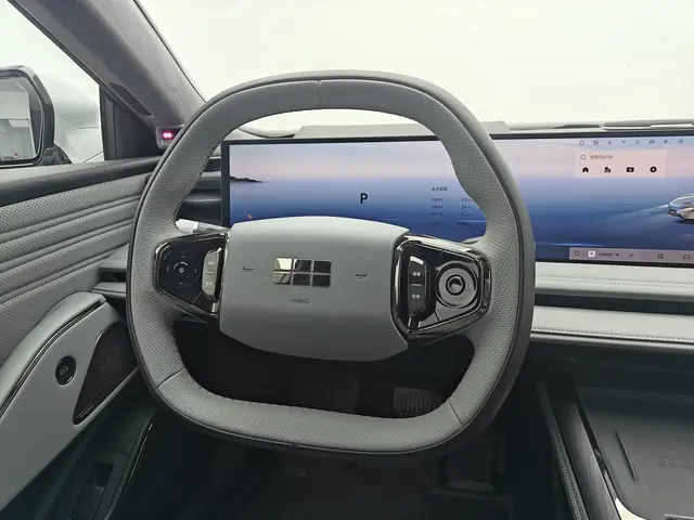 Geely Galaxy 2025 Model E8 700km Long-Range Intelligent Driving Version Automatic 10