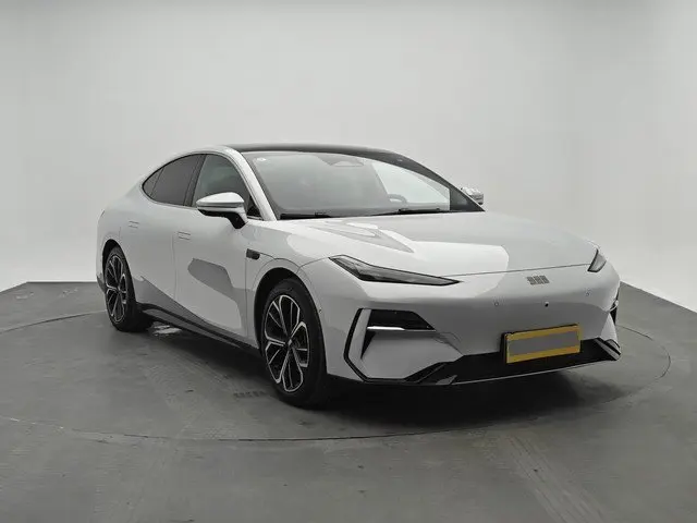 Geely Galaxy 2025 Model E8 700km Long-Range Intelligent Driving Version Automatic 3