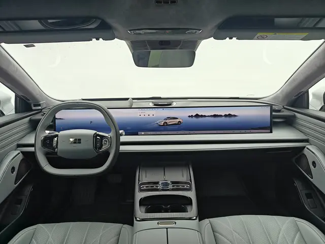 Geely Galaxy 2025 Model E8 700km Long-Range Intelligent Driving Version Automatic 7