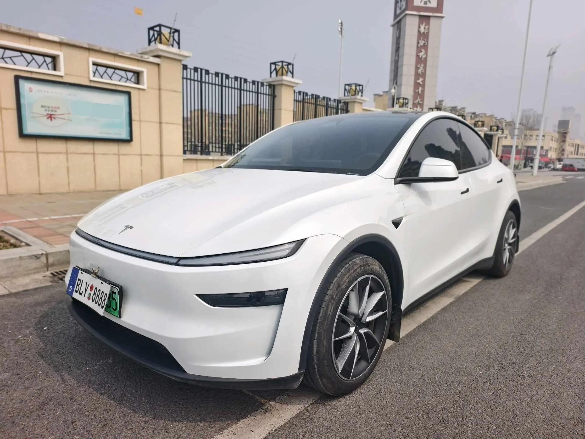 Tesla 2025 Model Y long endurance all-wheel drive version automatic transmission