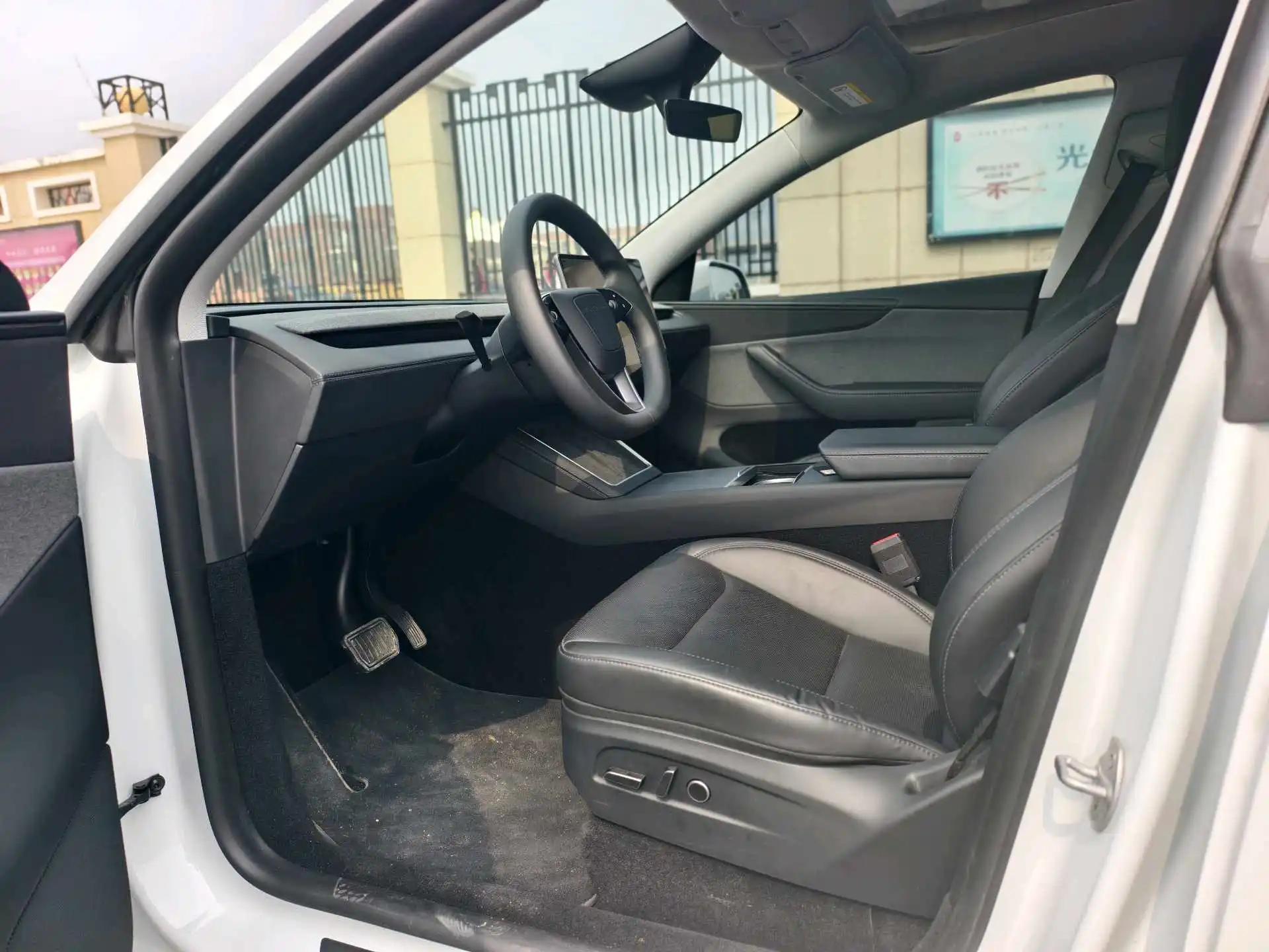 Tesla 2025 Model Y long endurance all-wheel drive version automatic transmission 4