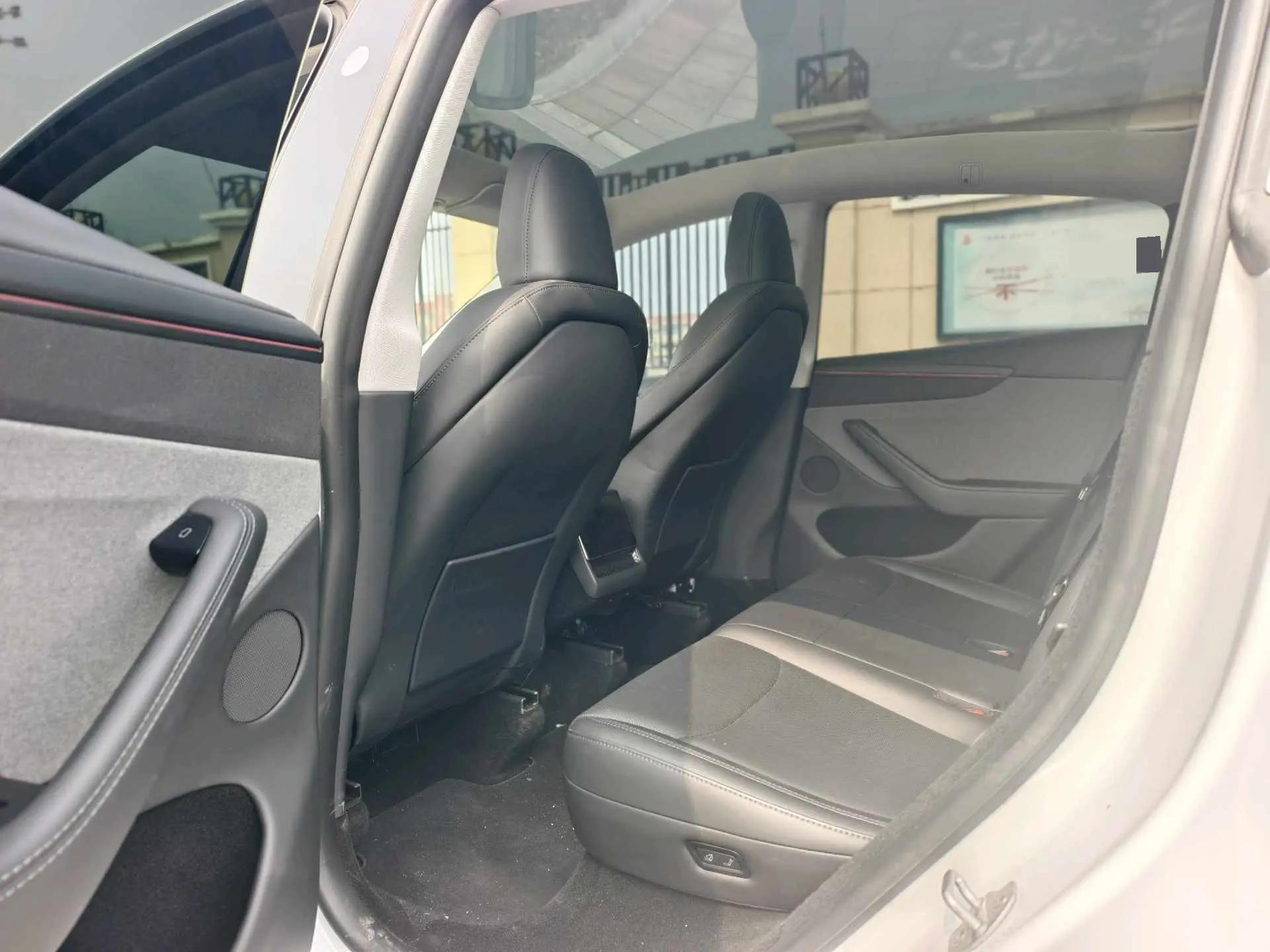 Tesla 2025 Model Y long endurance all-wheel drive version automatic transmission 5