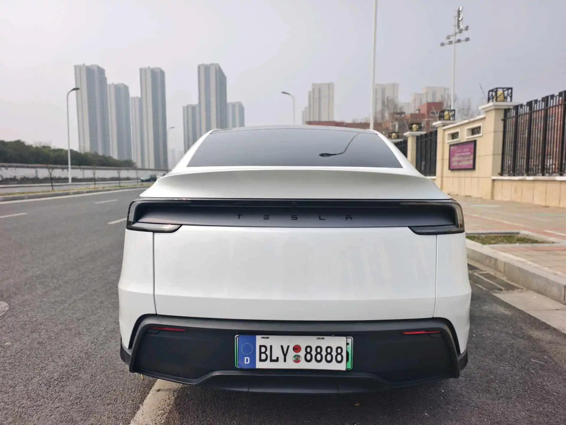 Tesla 2025 Model Y long endurance all-wheel drive version automatic transmission 8
