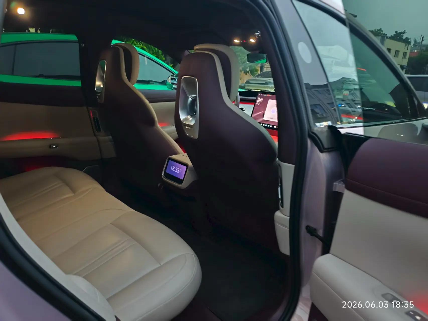MI YU7 2025 model, long-range rear-wheel-drive version 4