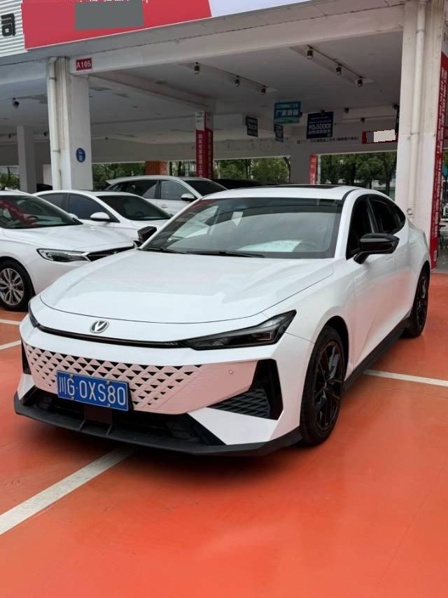 ChangAn 2024 UNI-V 1.5T Prestige Automatic
