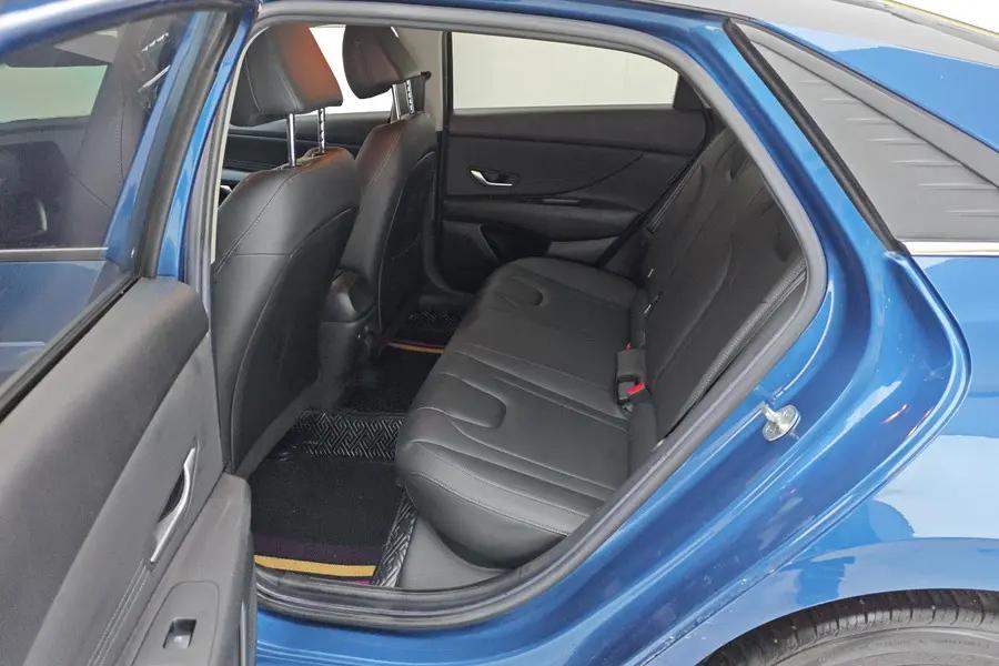 Elantra 2021 1.5L CVT LUX Prestige Edition 11