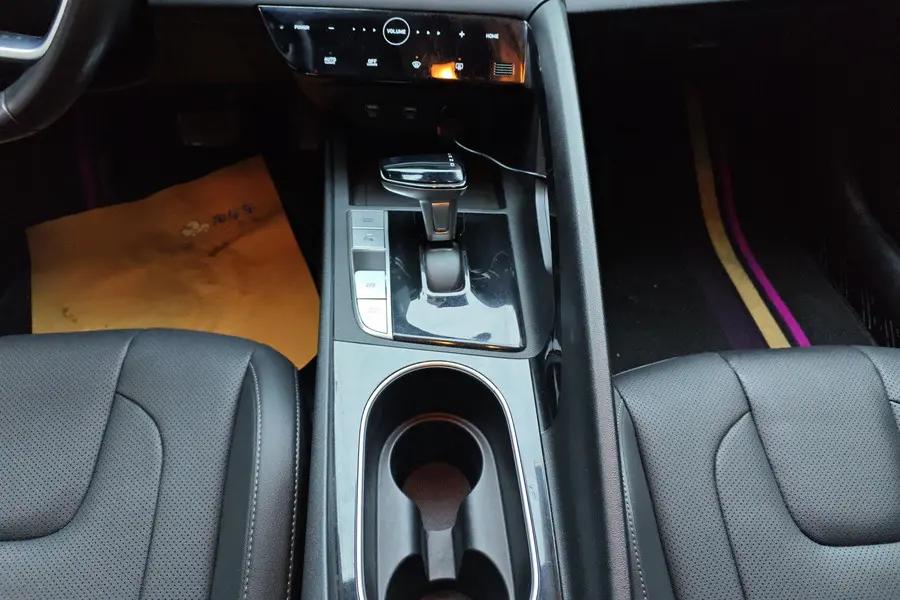 Elantra 2021 1.5L CVT LUX Prestige Edition 9