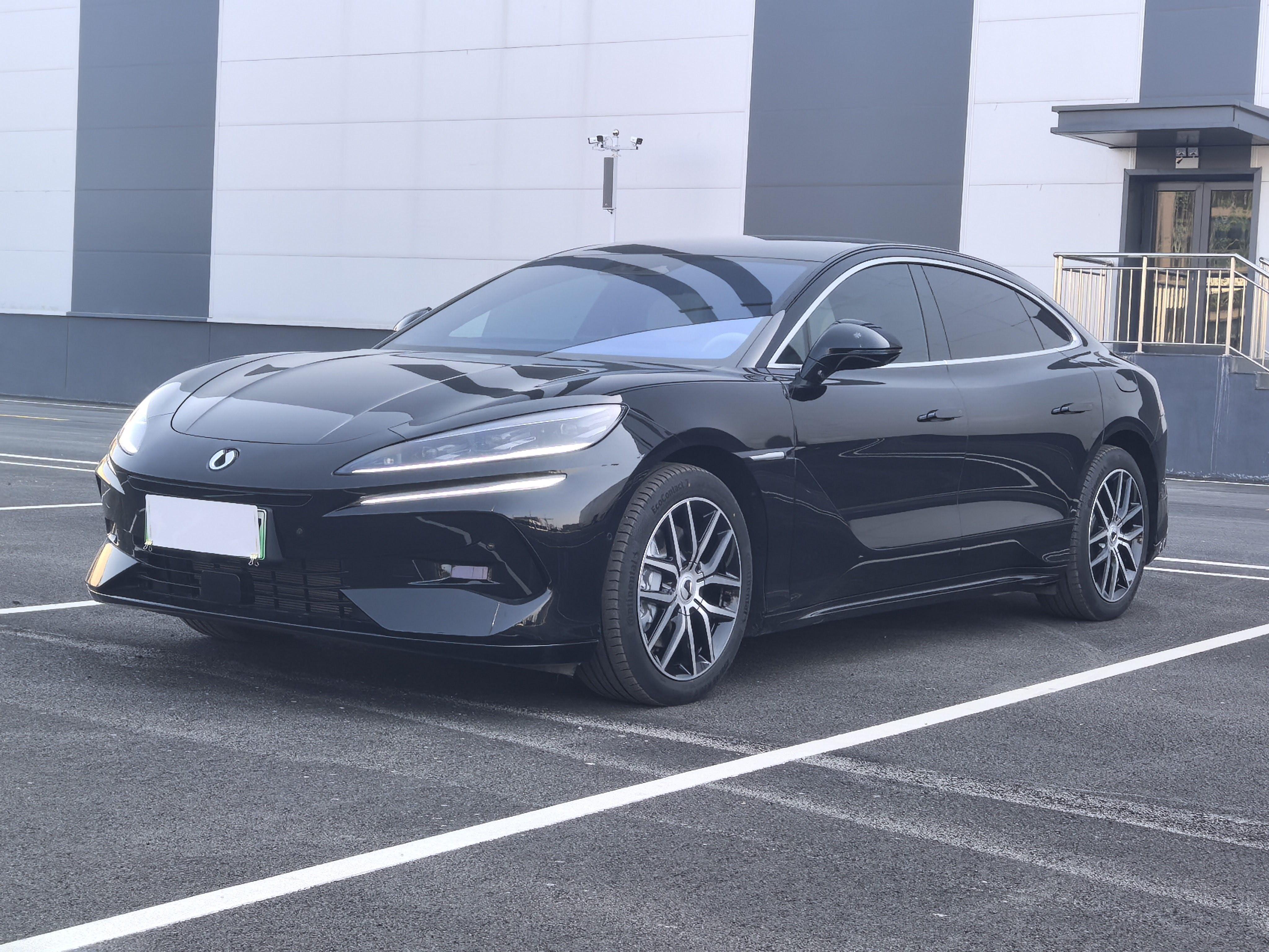 Denza 2024 Denza Z9 2.0T Stepless 1100km Four-wheel Drive Max Edition Automatic Gear