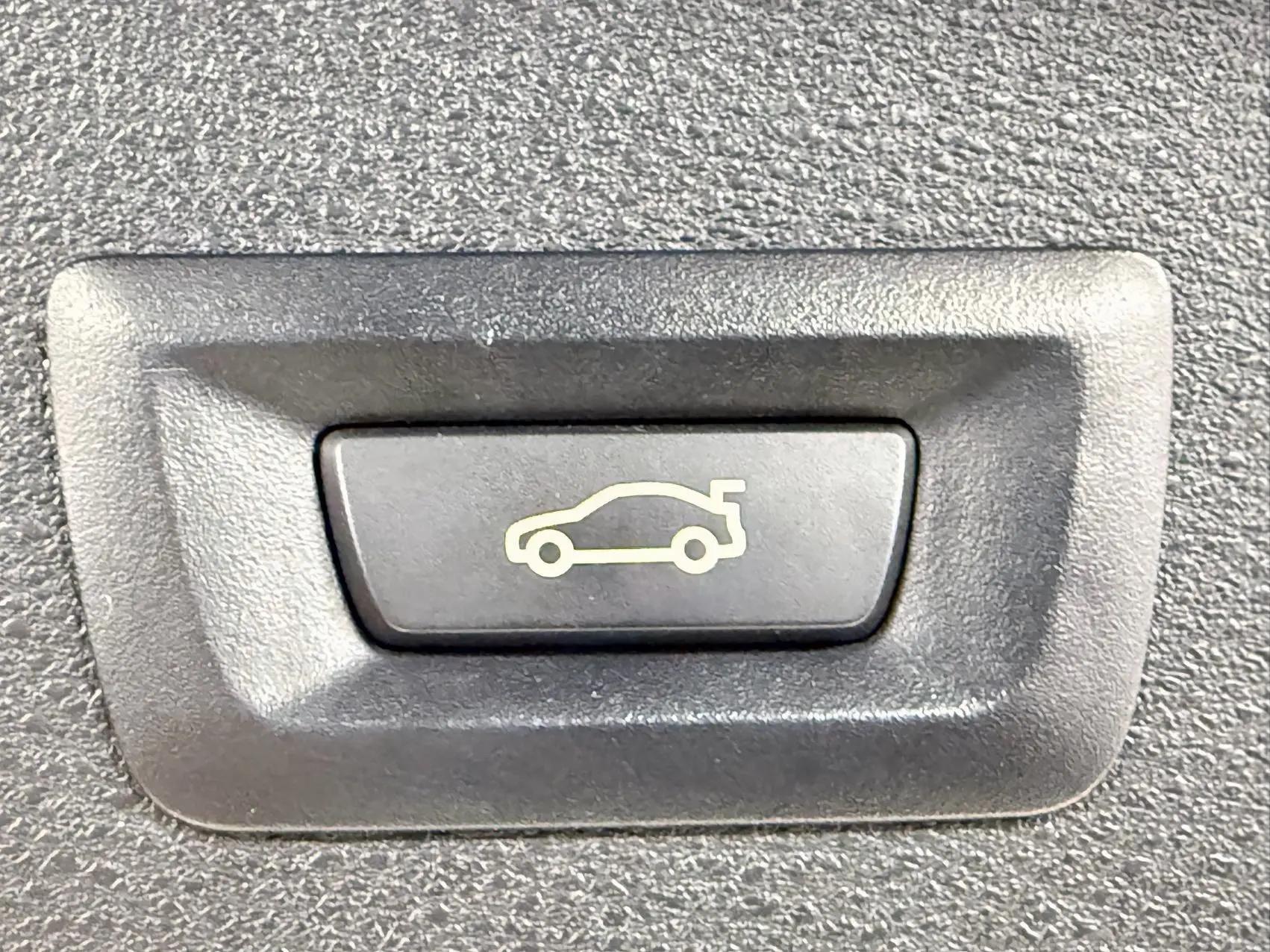 BMW X1 2022 sDrive20Li exclusive type 18