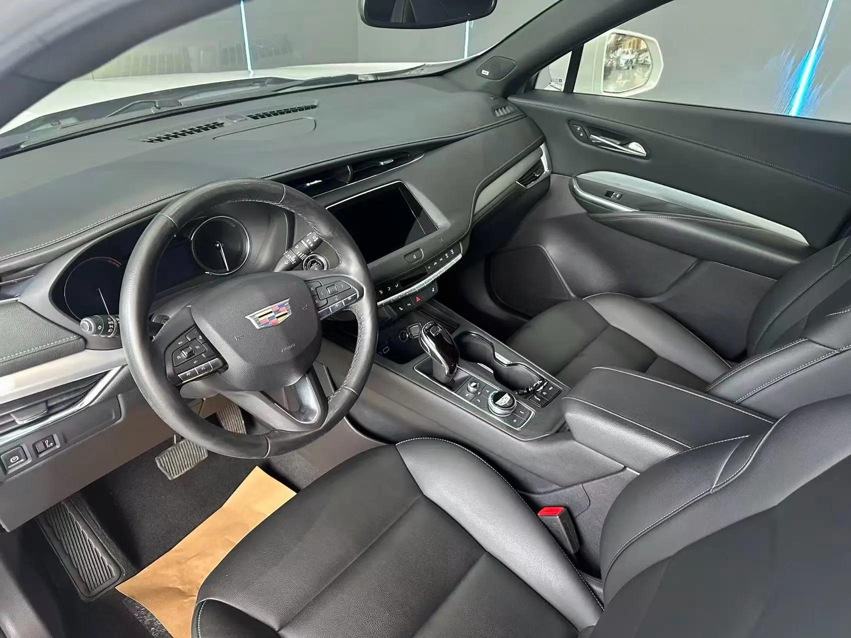 Cadillac XT4 2020 28T Two-Drive Leading Model 2
