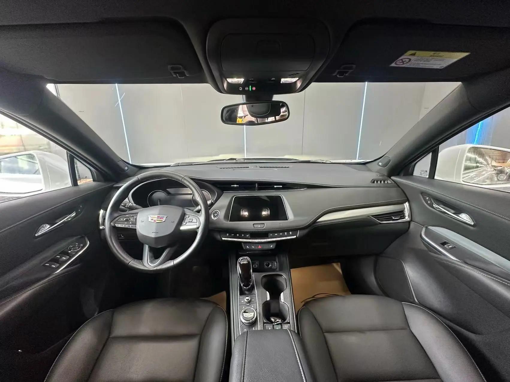 Cadillac XT4 2020 28T Two-Drive Leading Model 4