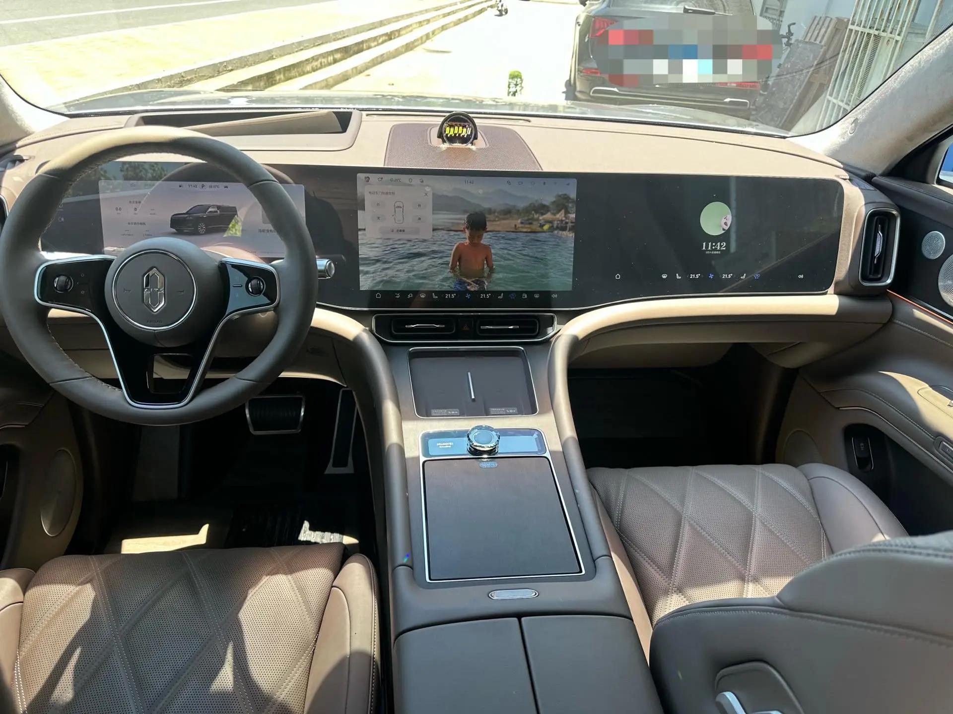 AITO 2025 Model AITO M9 Range-Extended Ultra Version 52kWh 6-Seater Automatic 6