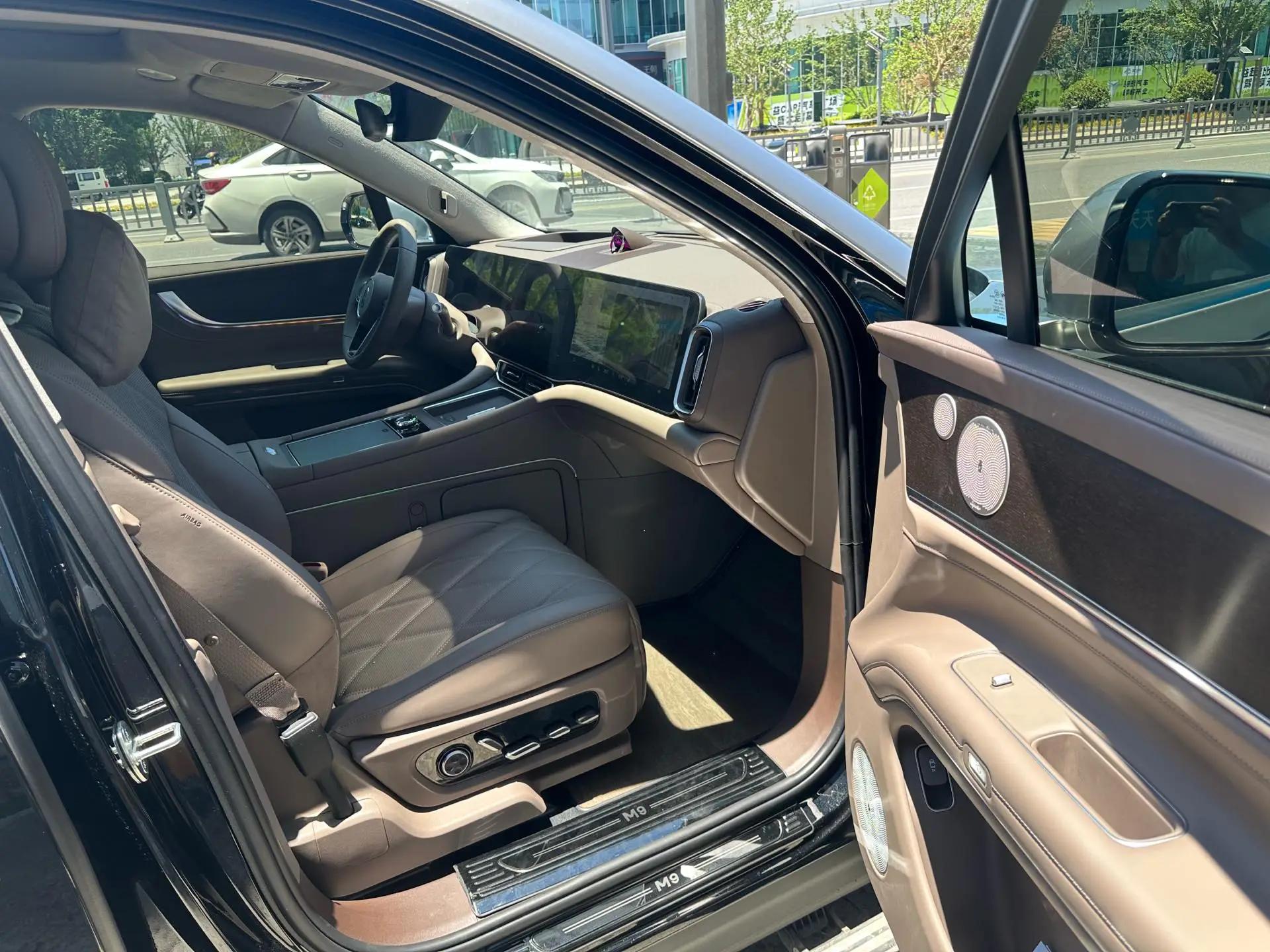 AITO 2025 Model AITO M9 Range-Extended Ultra Version 52kWh 6-Seater Automatic 7