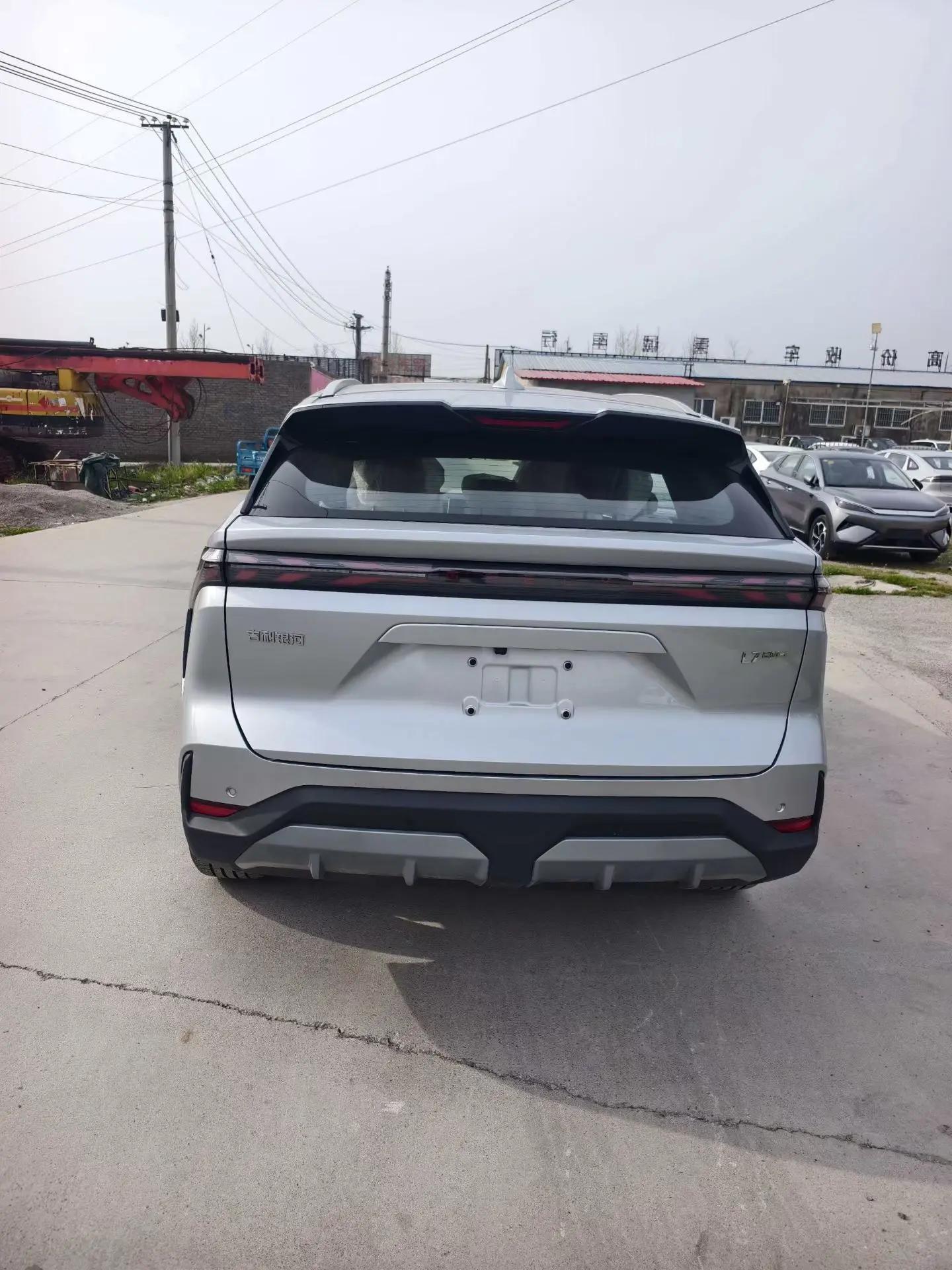 Geely Galaxy 2025 Model L7 EM-i 1.5 115km Long-Range Version Automatic 4