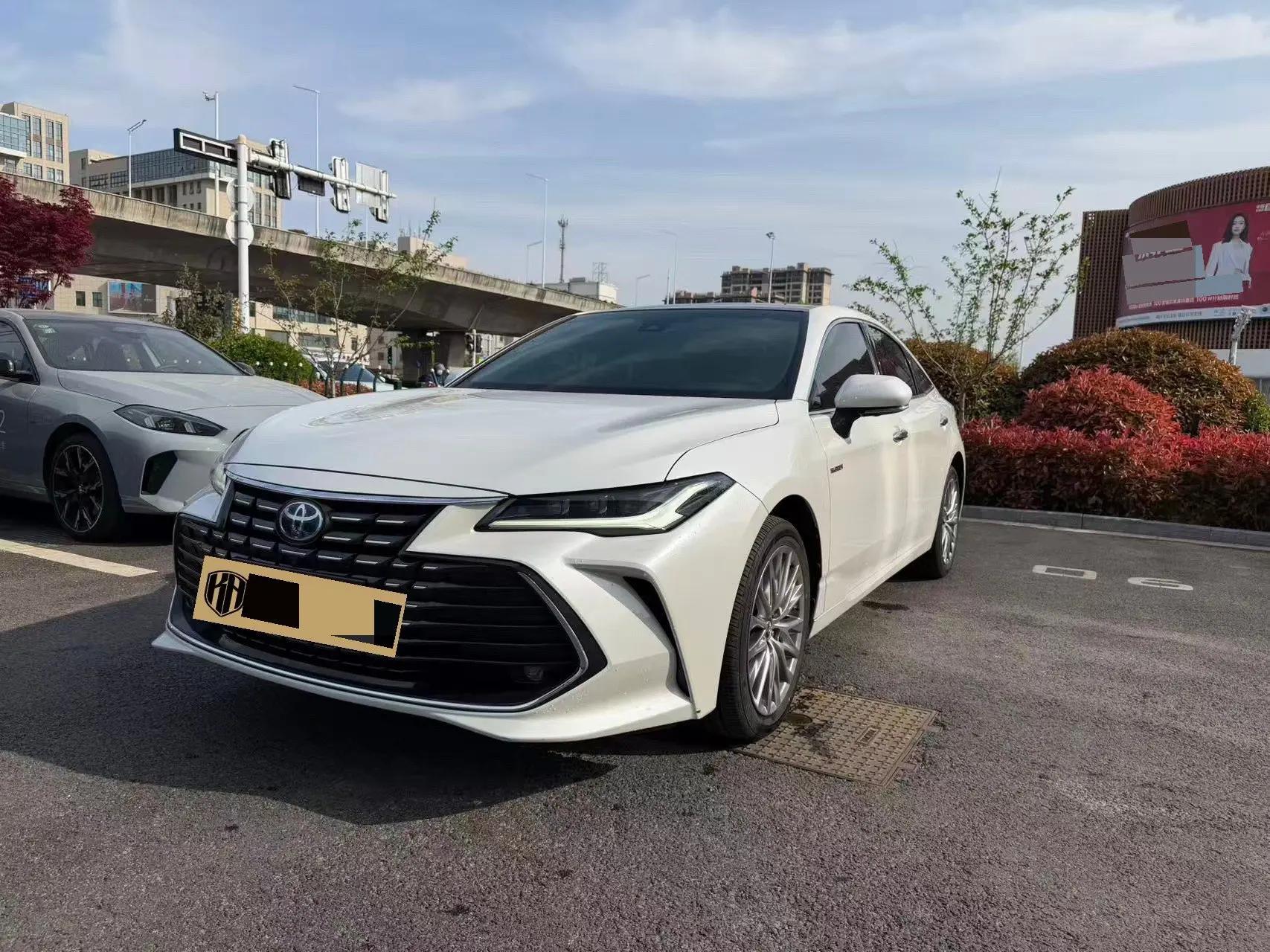 Toyota 2023 Asian Dragon Double Engine 2.5 Stepless XLE Premium Automatic Gear