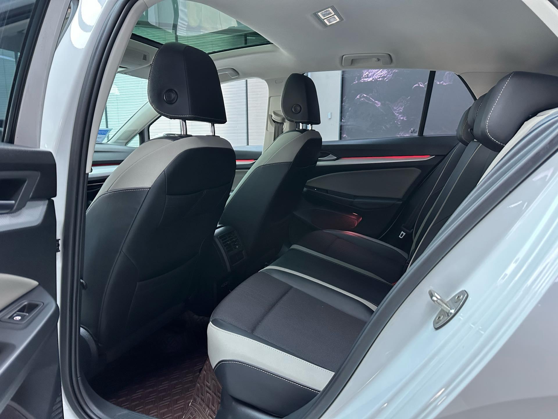 Volkswagen 2023 Golf 8 PRO 1.4TSI 280TSI (facelift) automatic 8