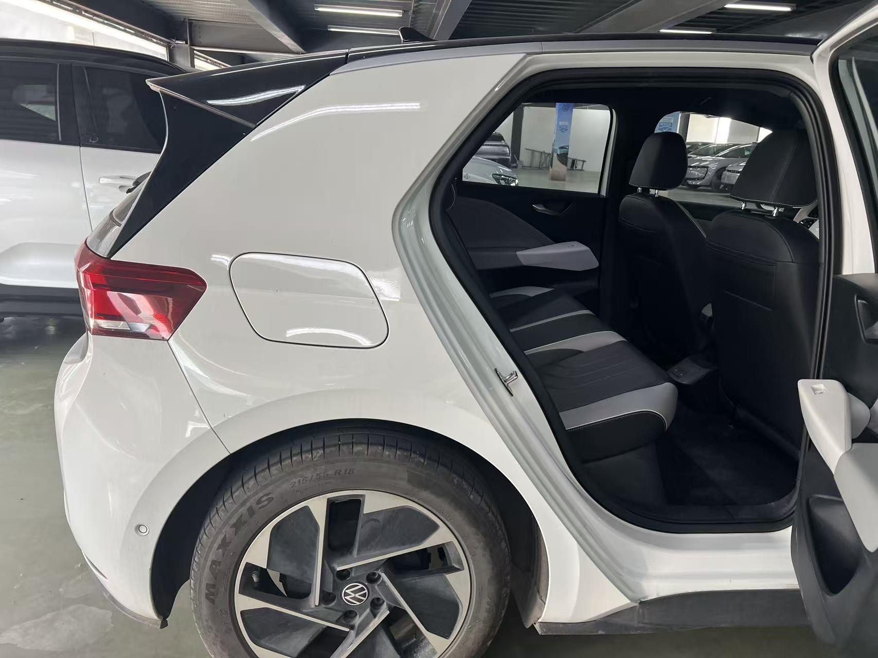 Volkswagen 2025 ID. 3 Smart Model, Ultra-Intelligent Version, Automatic Transmission 4