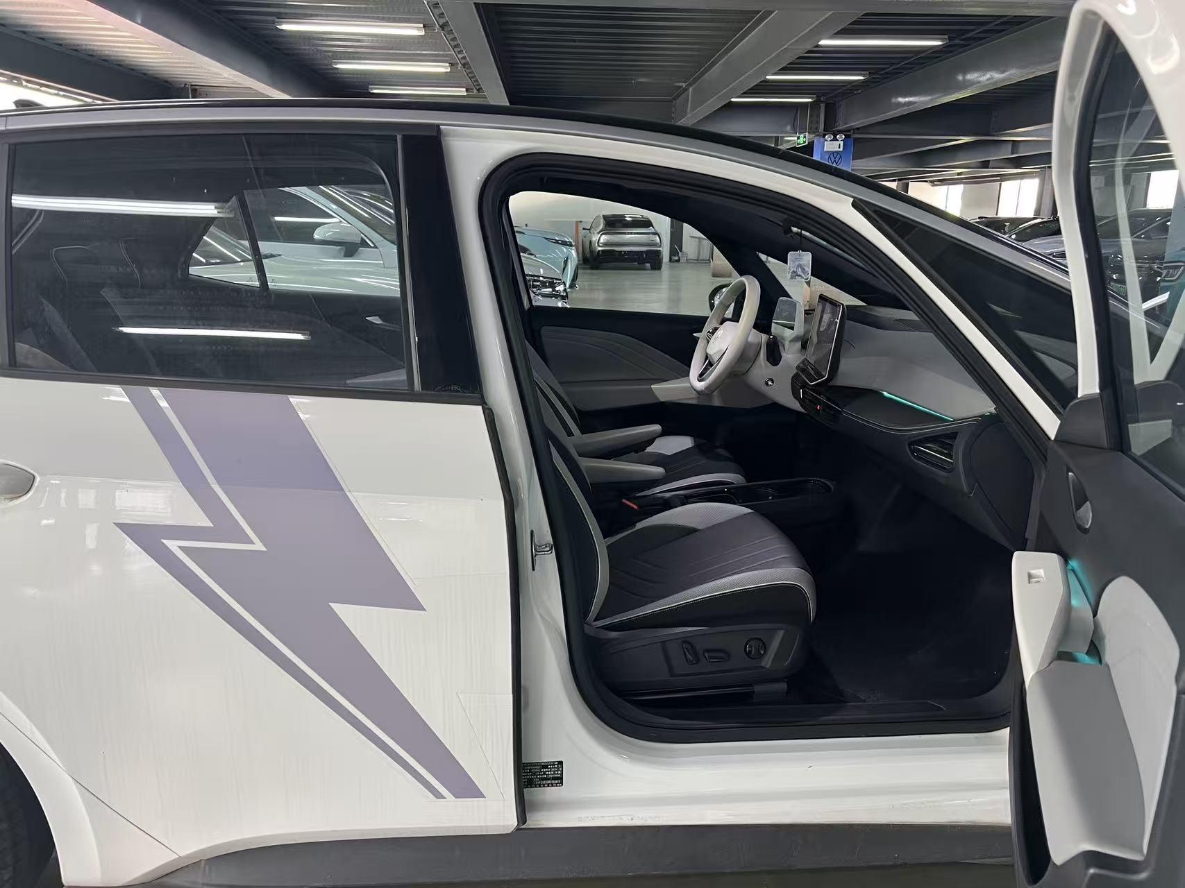 Volkswagen 2025 ID. 3 Smart Model, Ultra-Intelligent Version, Automatic Transmission 5