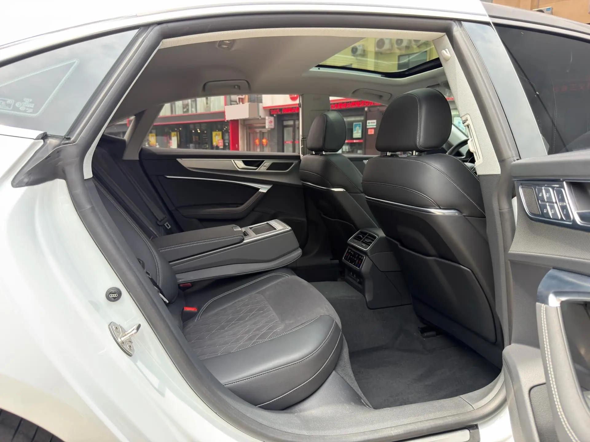 Audi 2024 A7L 2.0TFSI 45TFSI Quattro Luxury Automatic 12
