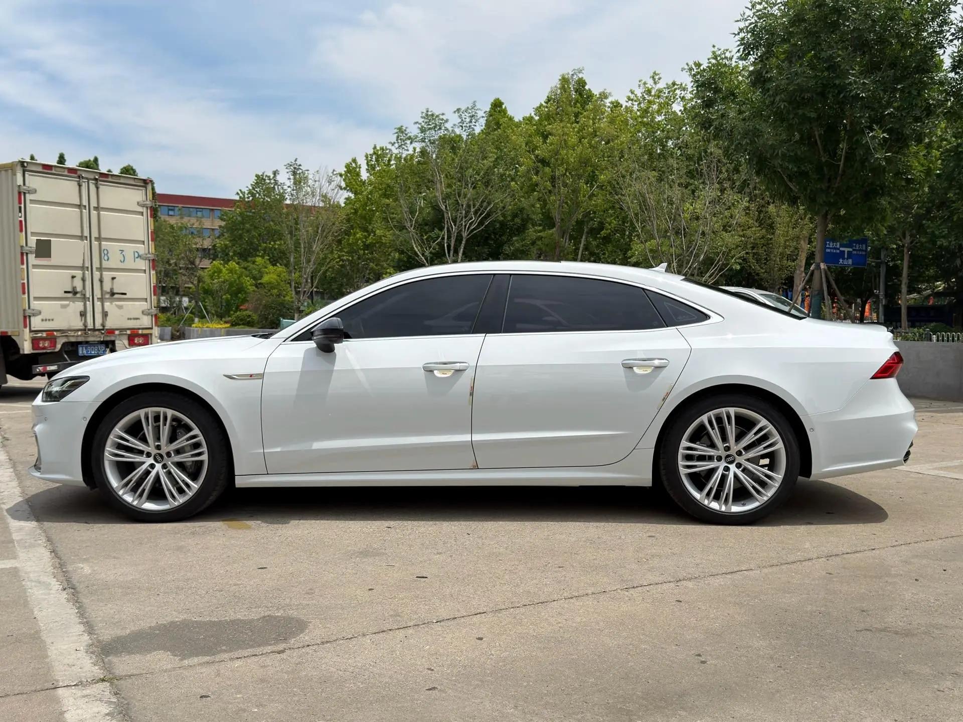 Audi 2024 A7L 2.0TFSI 45TFSI Quattro Luxury Automatic 3