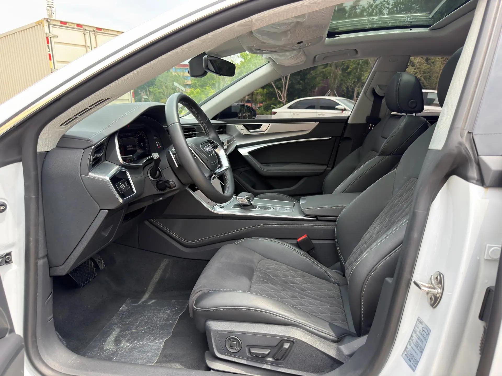 Audi 2024 A7L 2.0TFSI 45TFSI Quattro Luxury Automatic 4