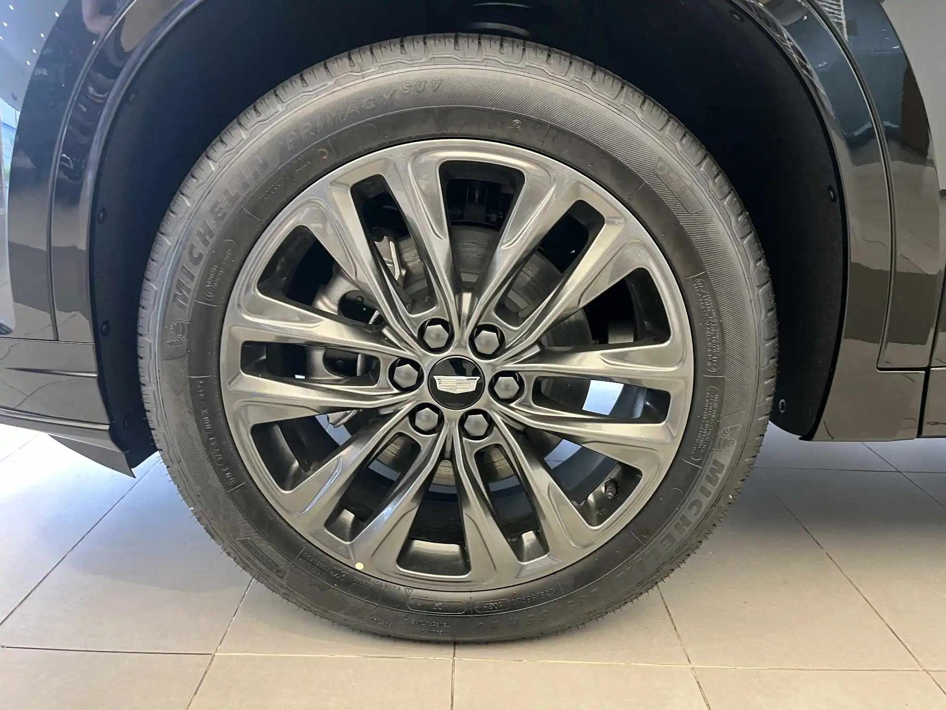 Cadillac 2025 XT6 48V 2.0T 6 4-wheel drive distinguished administrative black standard automatic gear 10