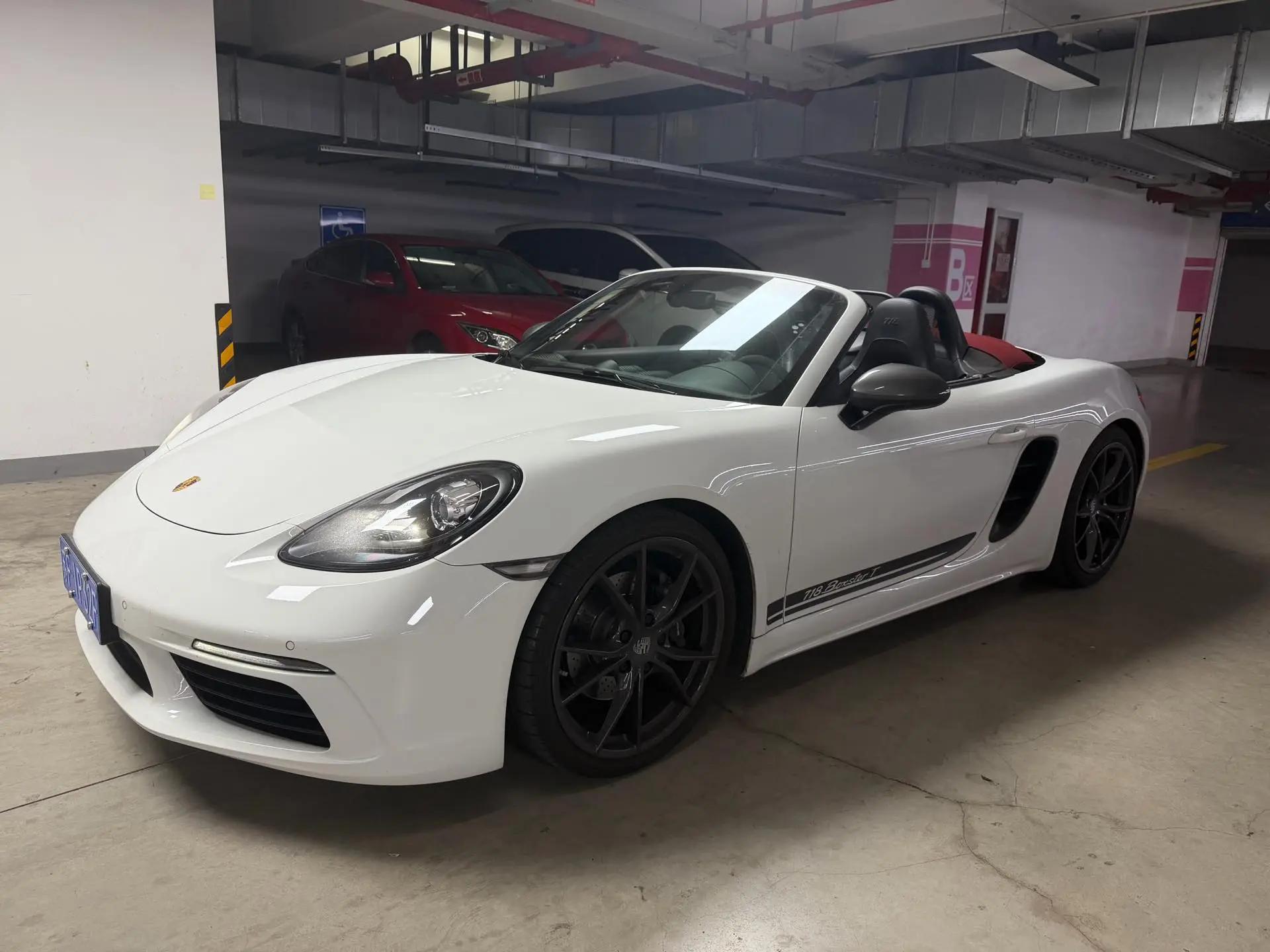 Открыть галерею: Porsche 718 2019 Boxster T 2.0T