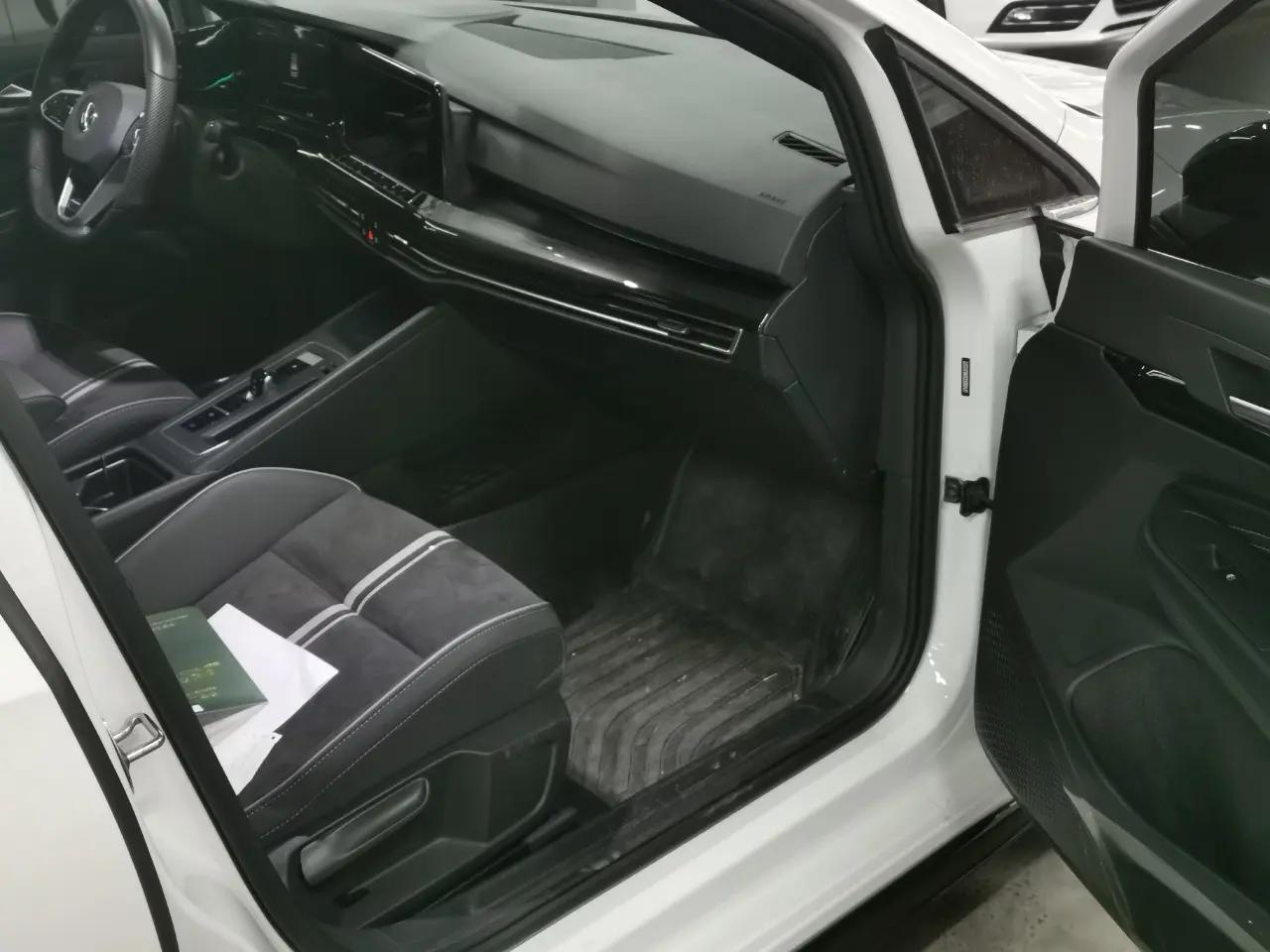 Volkswagen 2023 Golf 8 R-Line 1.4TSI 280TSI Lite Automatic 6