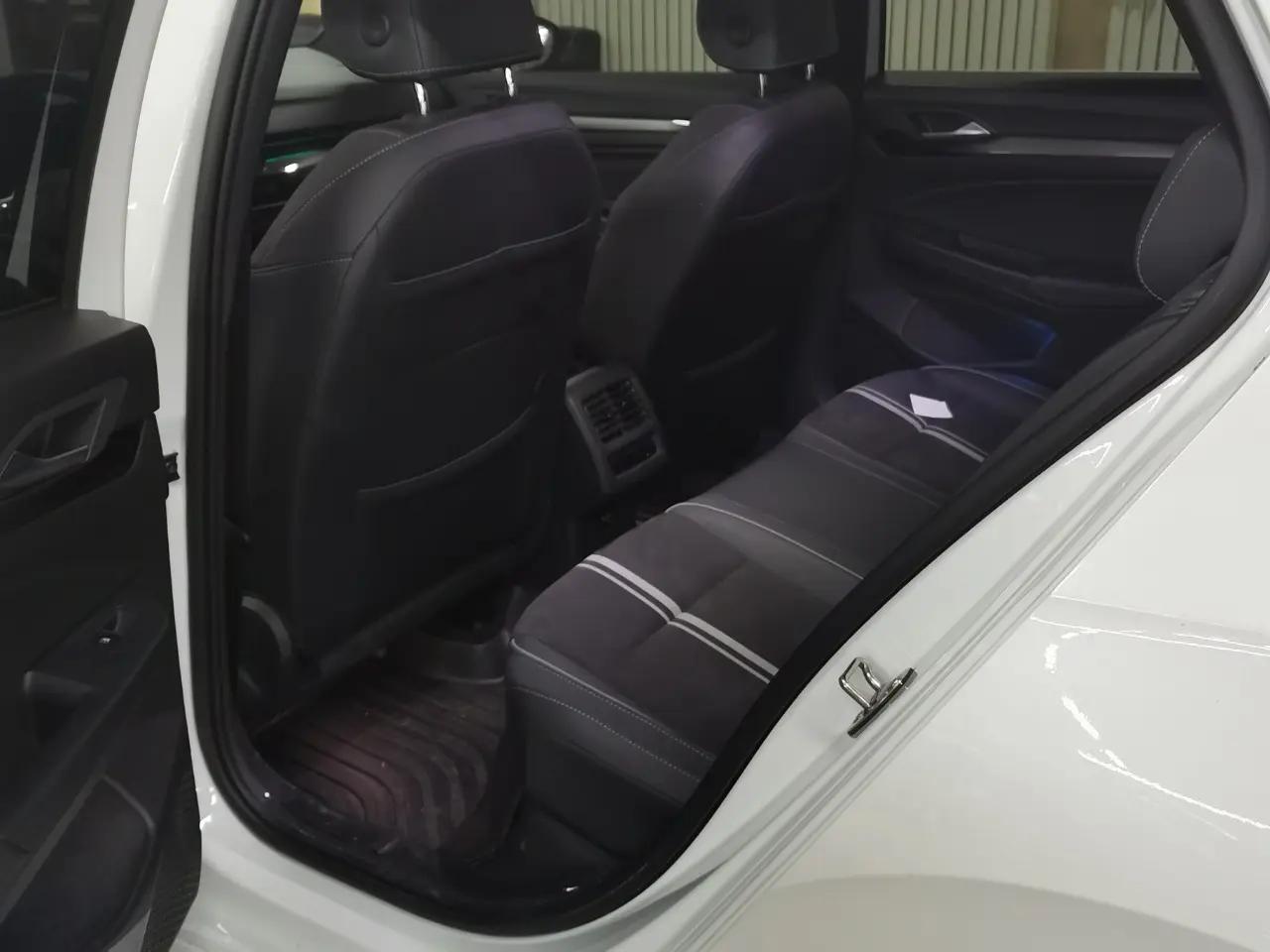 Volkswagen 2023 Golf 8 R-Line 1.4TSI 280TSI Lite Automatic 9
