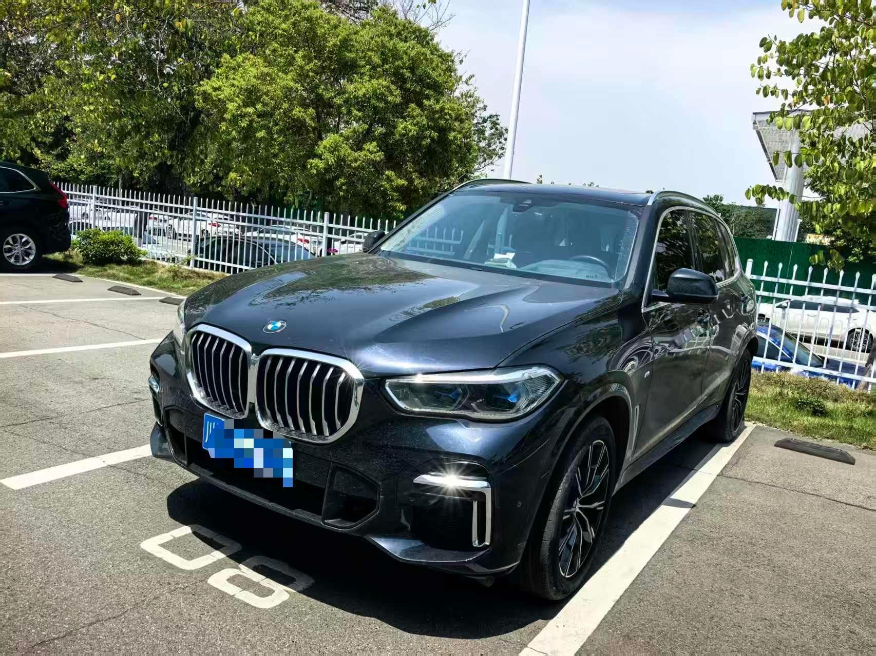 BMW X5 2022 xDrive 30Li exclusive m sports suit
