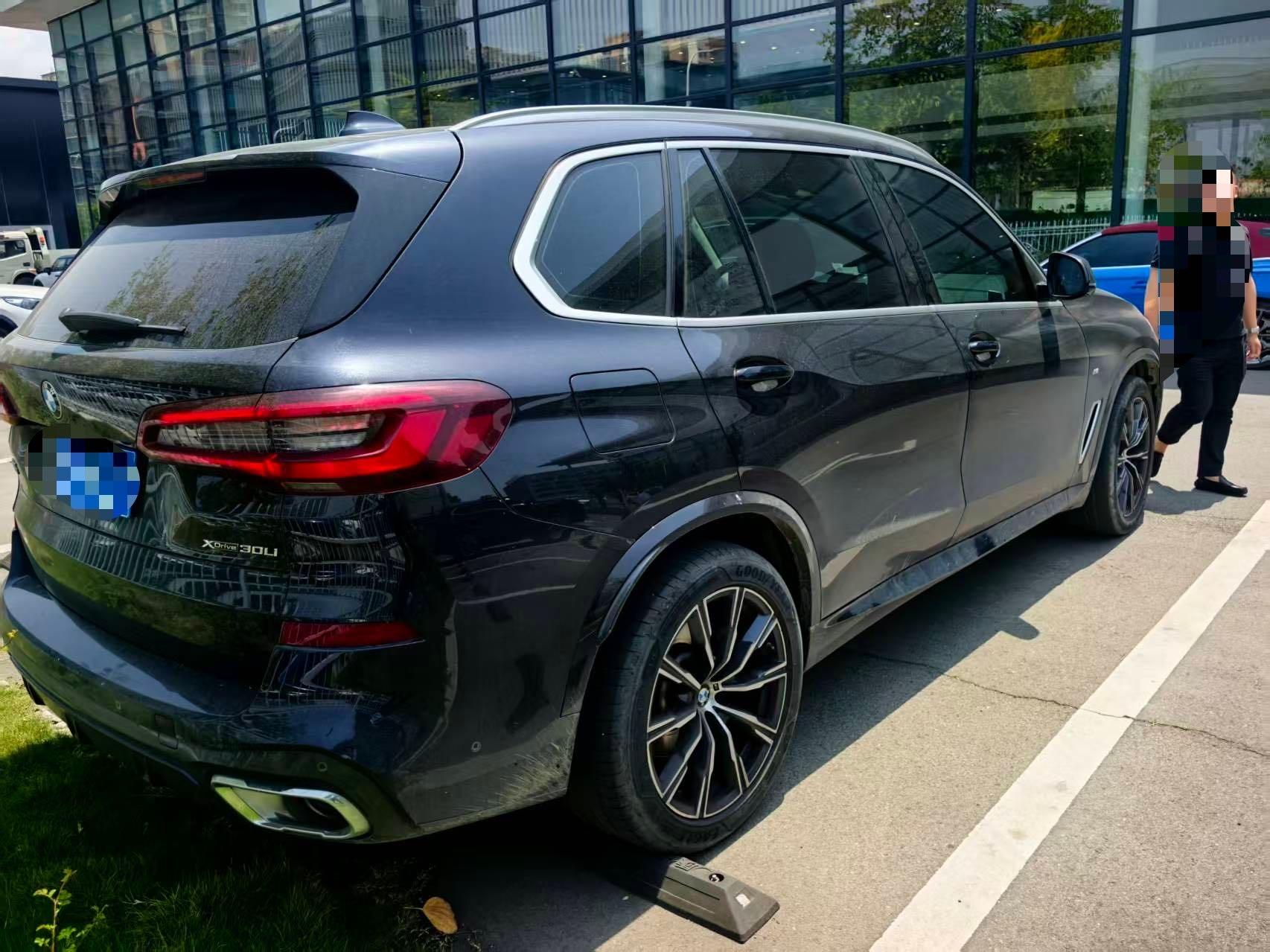 BMW X5 2022 xDrive 30Li exclusive m sports suit 2