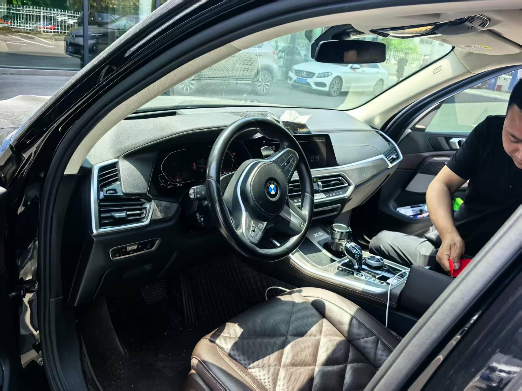 BMW X5 2022 xDrive 30Li exclusive m sports suit 3