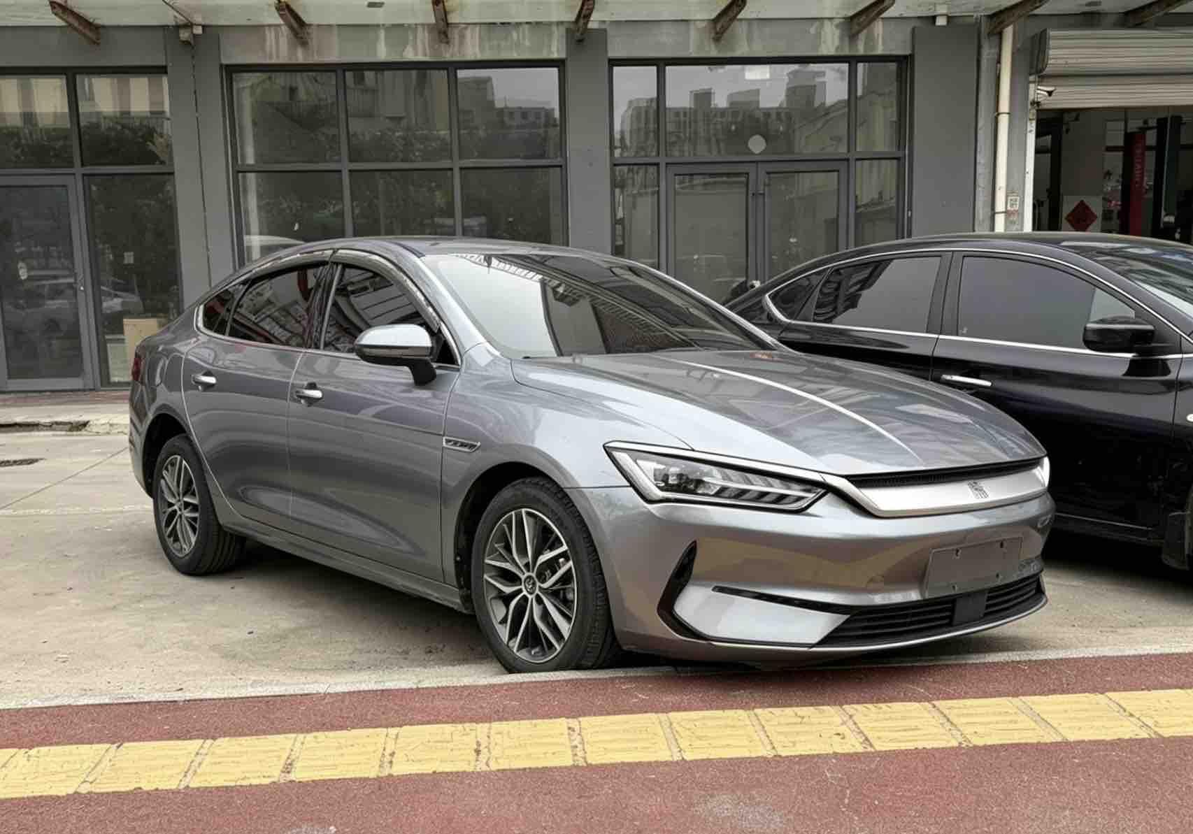 Qin PLUS 2021 EV 500KM Honorable Model 3