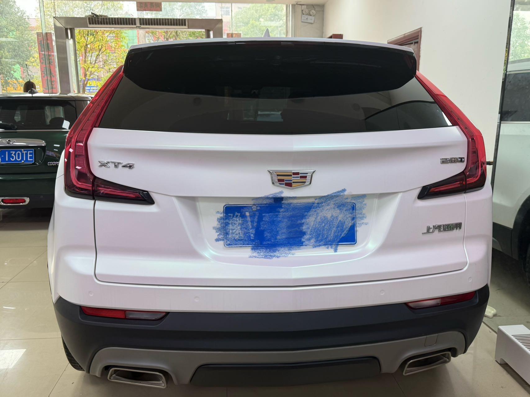 Cadillac XT4 2021 28T Two-Drive Leading Model 4