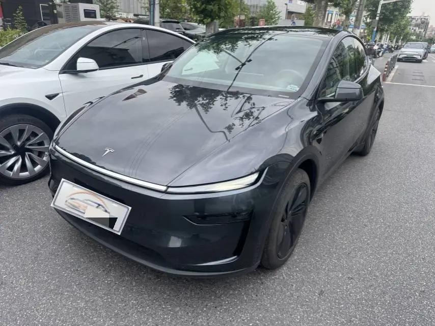 Tesla 2025 Model Y Rear-Wheel Drive Automatic