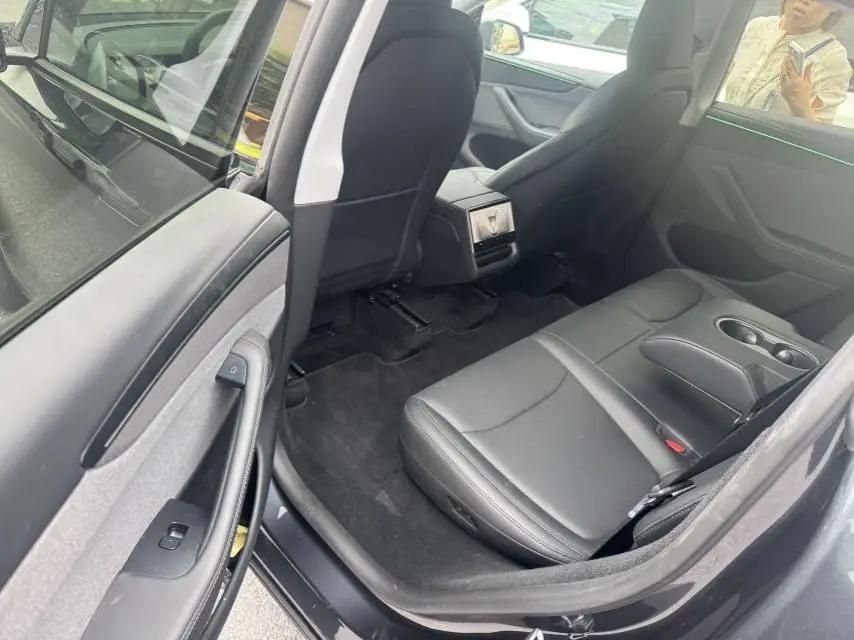 Tesla 2025 Model Y Rear-Wheel Drive Automatic 4