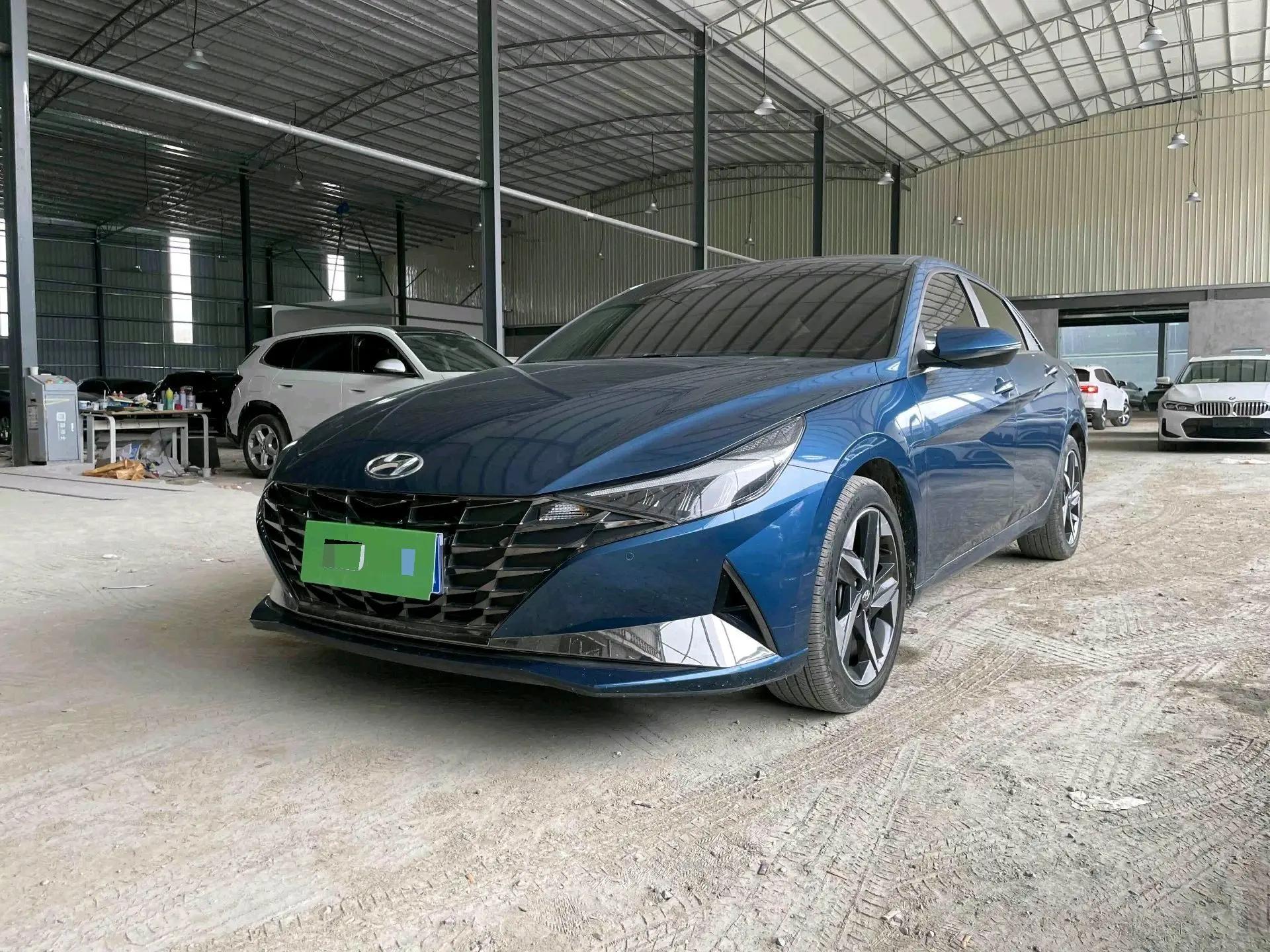 Elantra 2022 1.5L CVT LUX Premium Edition