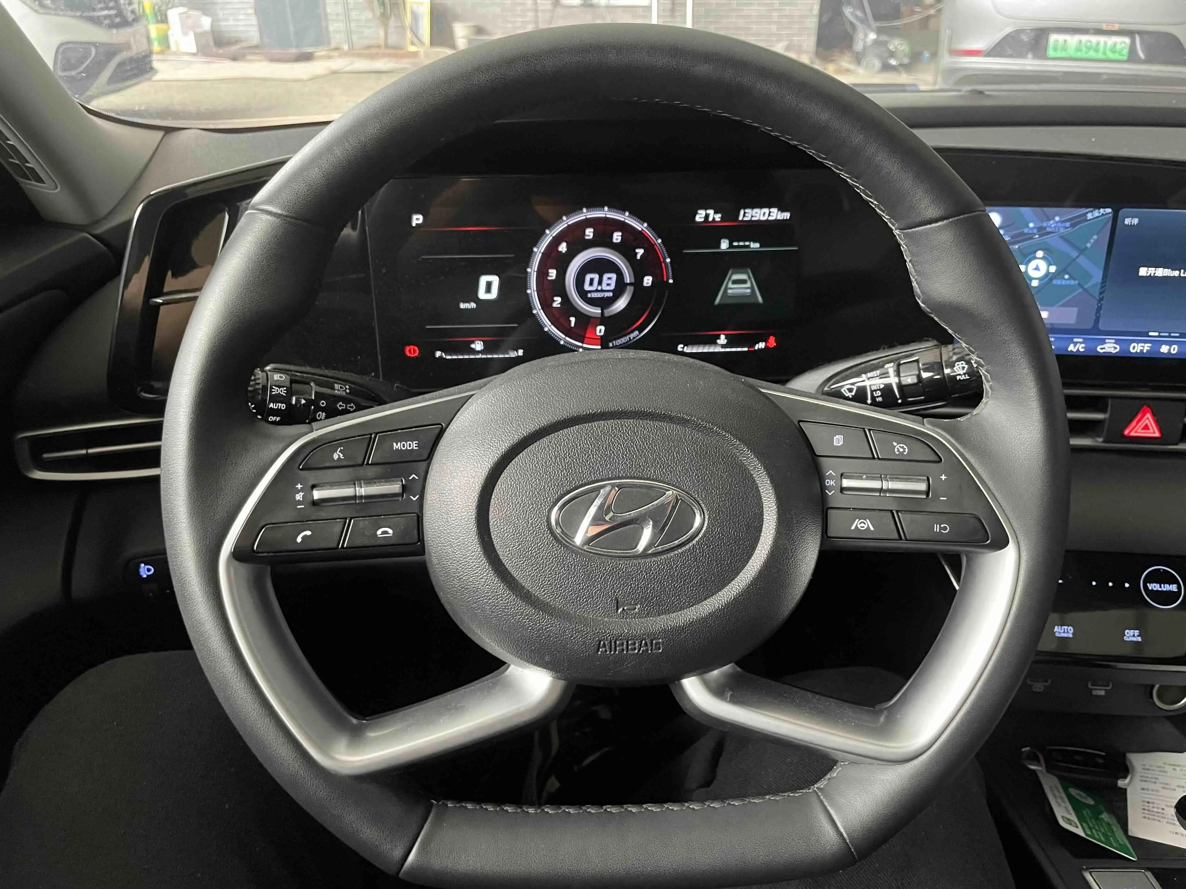 Elantra 2022 1.5L CVT LUX Premium Edition 3