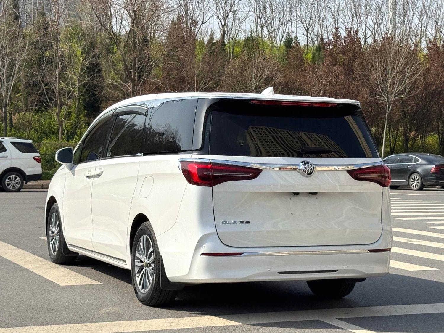 Buick GL8 2023 ES Lu Zun 653T Premium 3