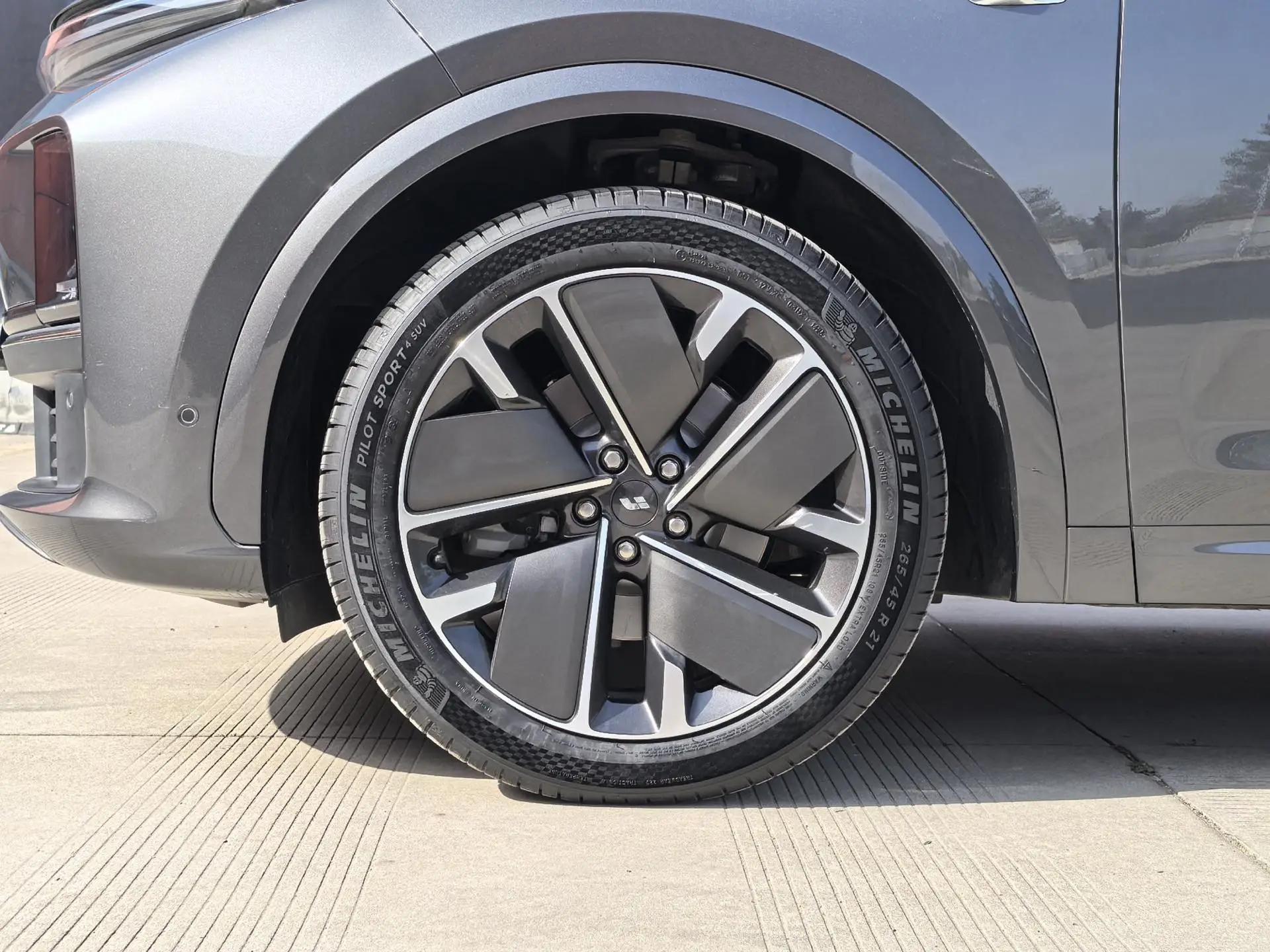 Li 2025 L7 Max Intelligent Refreshed Version Automatic Transmission 16