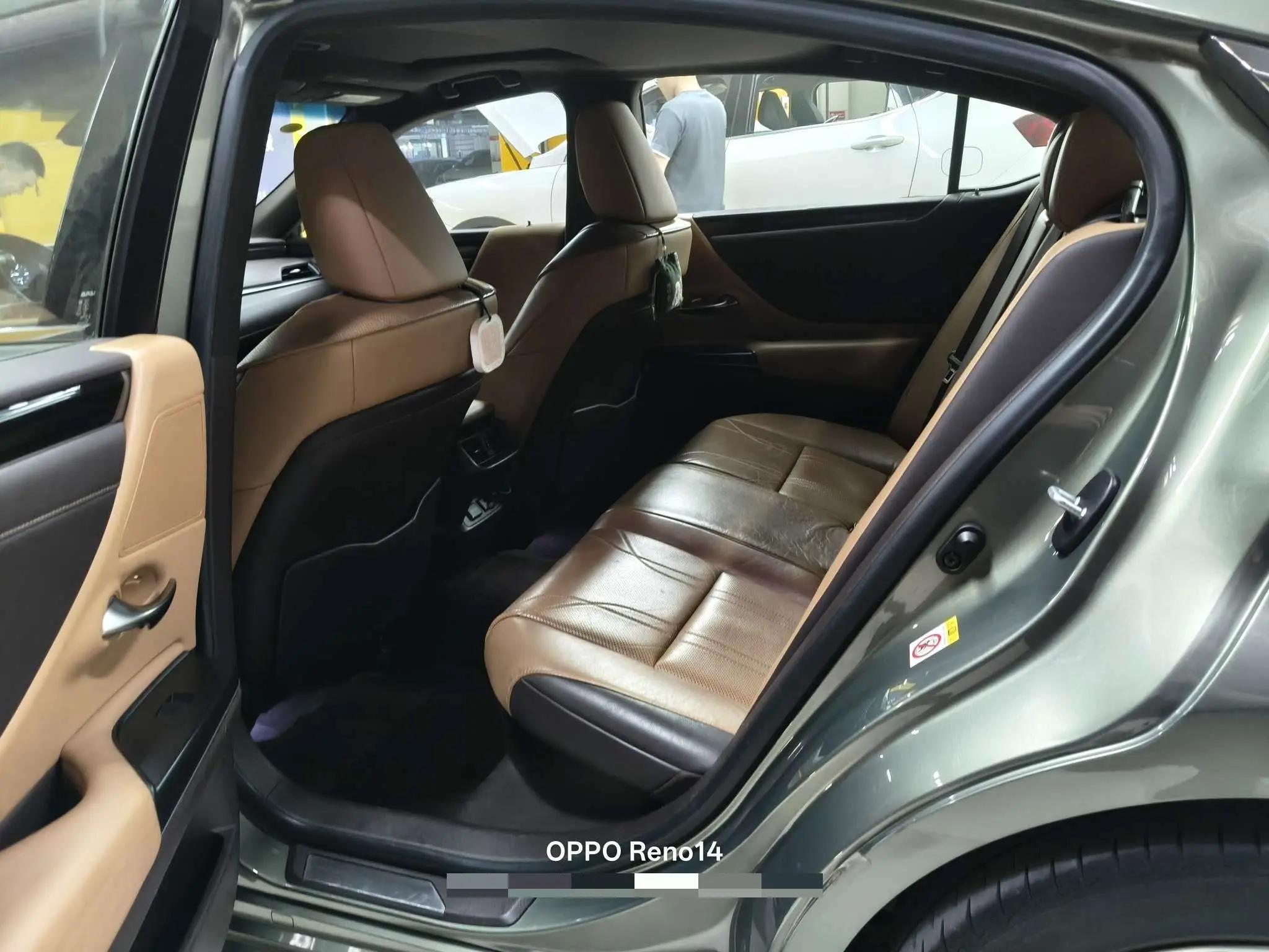 红旗 2025款 H9 48V 2.0T 两驱旗畅豪华商务版5座 自动挡 4