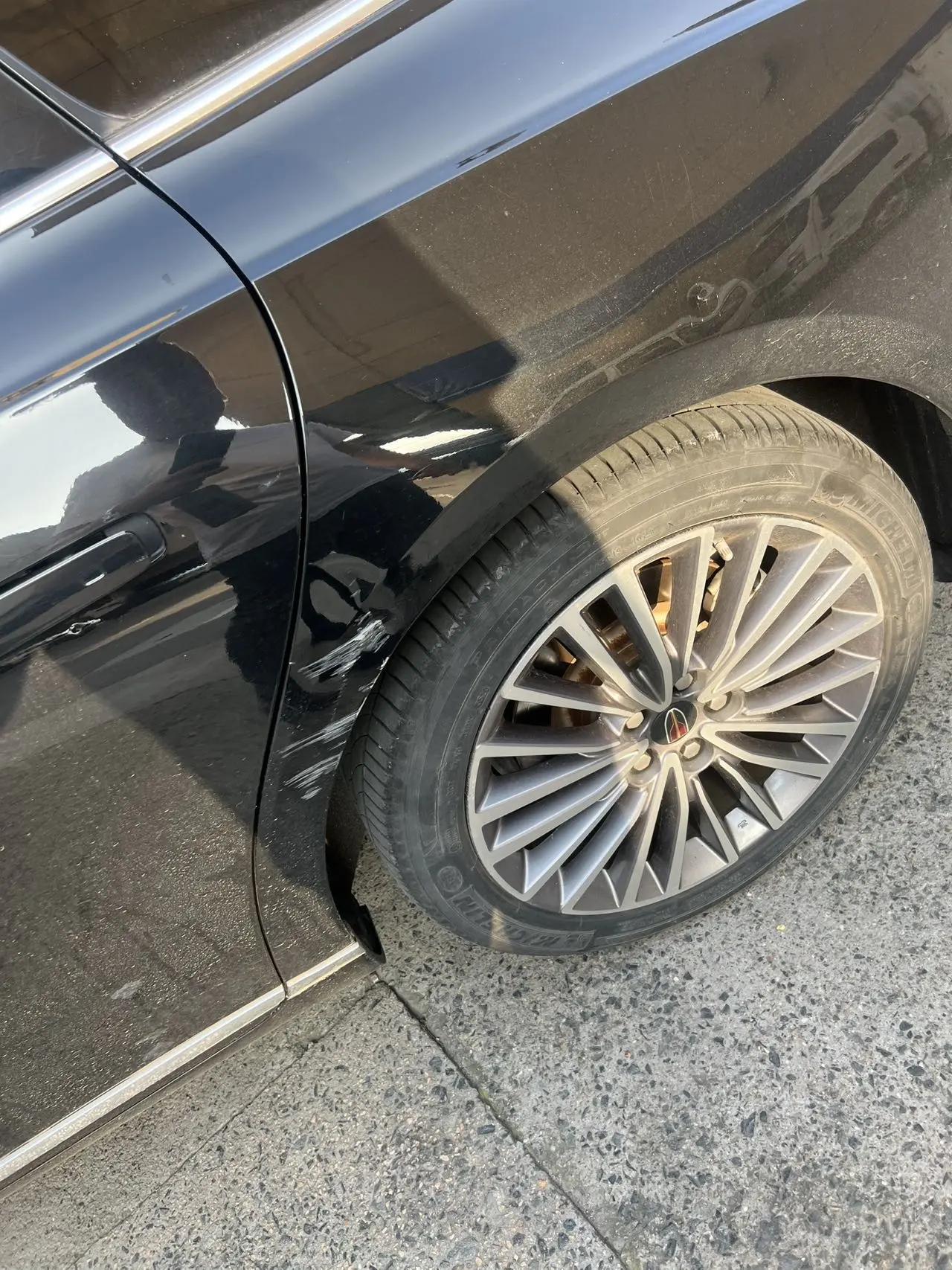 HongQi H9 2020 2.0T Zhilian Flag Edition 9