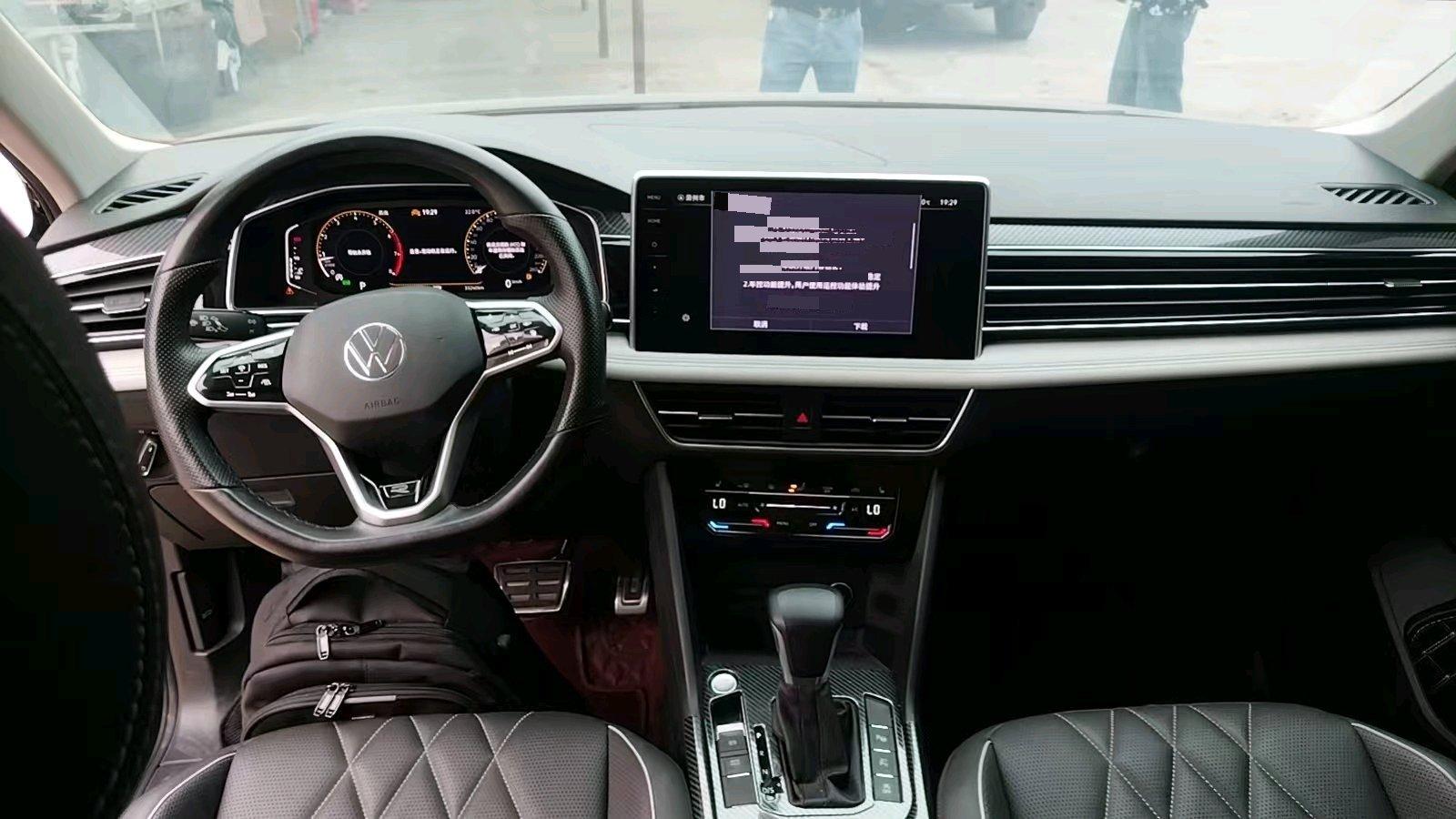 Tiguan L 2023 330TSI Automatic Two-Drive R-Line Enjoy Edition 8