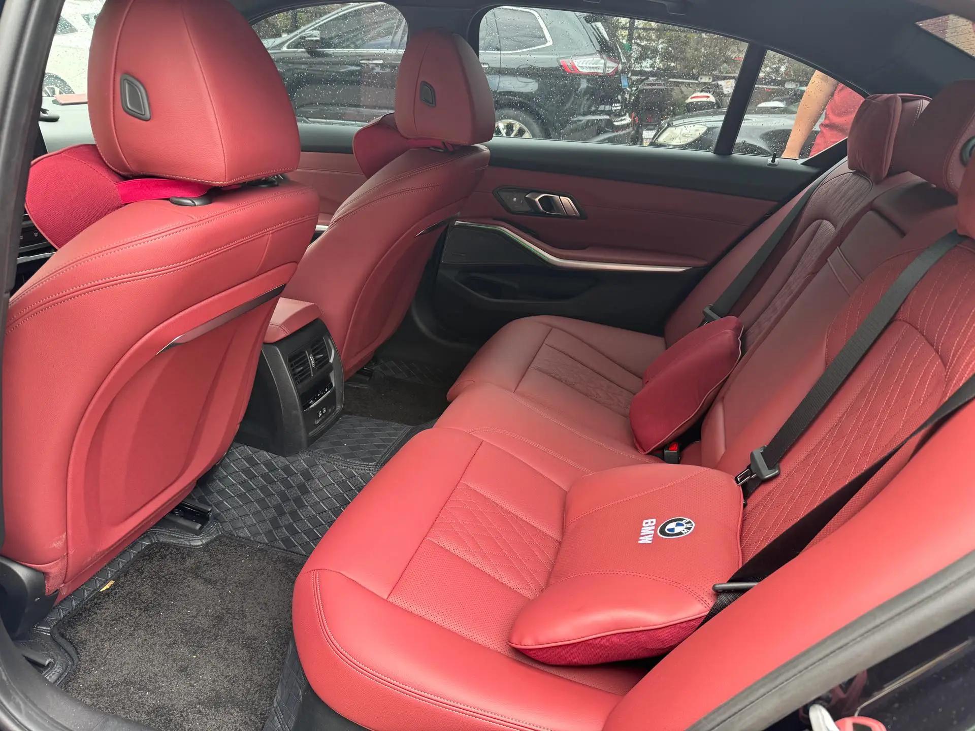 宝马 3系 2026款 330Li 2.0T 尊享型 M运动曜夜套装 自动挡 4