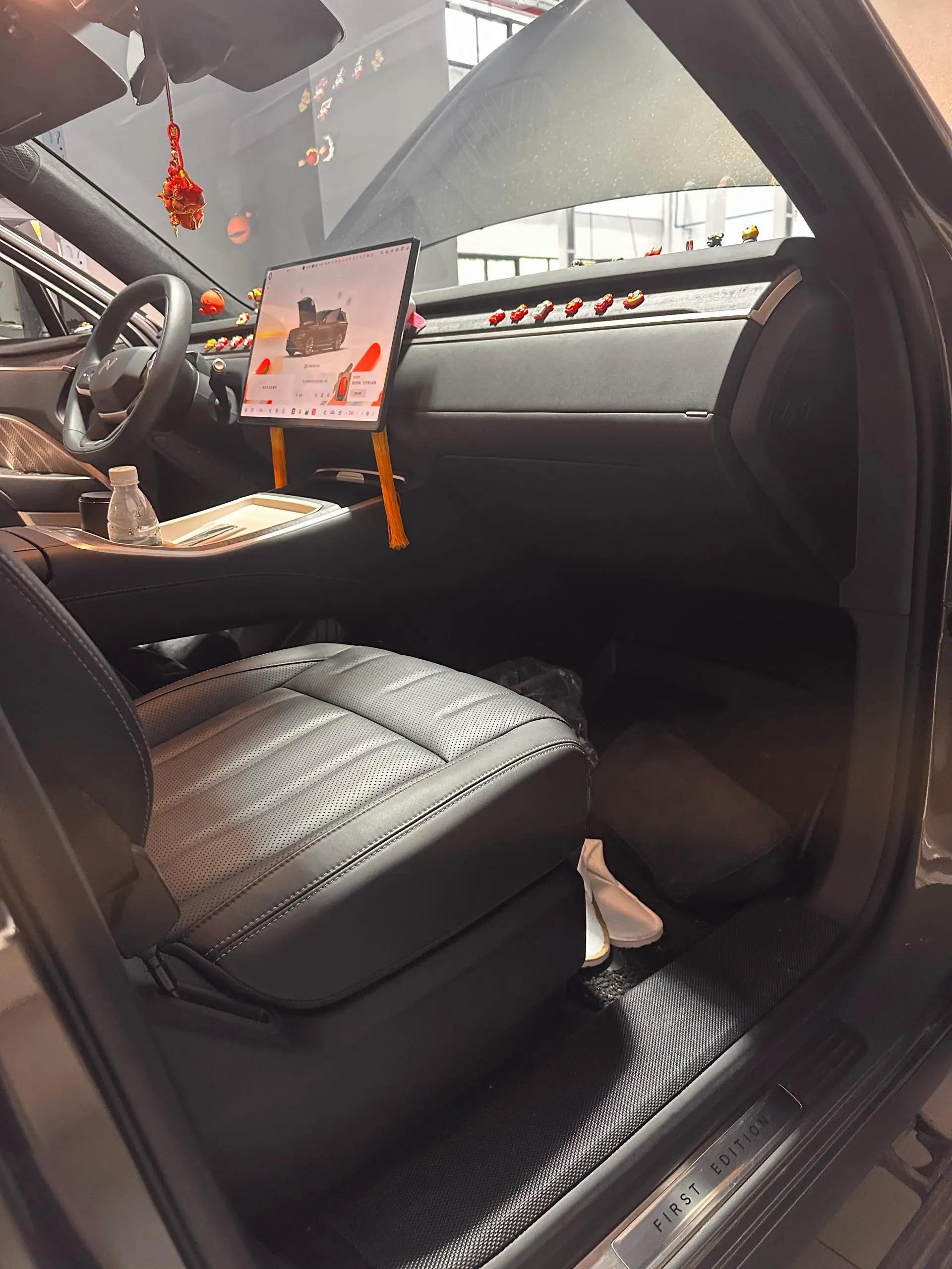 ONVO 2025 L90 Max six-seat automatic gear 3