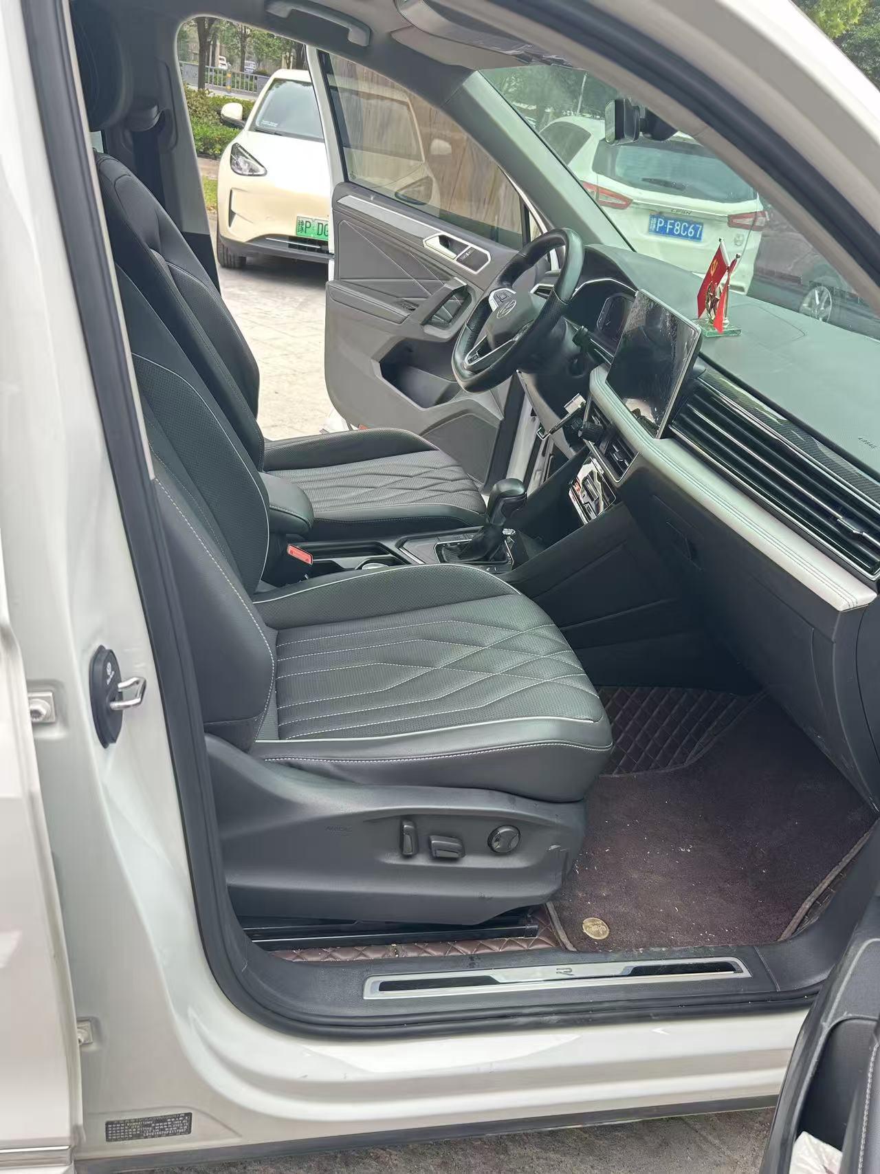 Volkswagen 2023 Tiguan L R-Line 2.0TSI 330TSI Front-Wheel Drive R-Line Prestige Edition (Facelift) Automatic 2