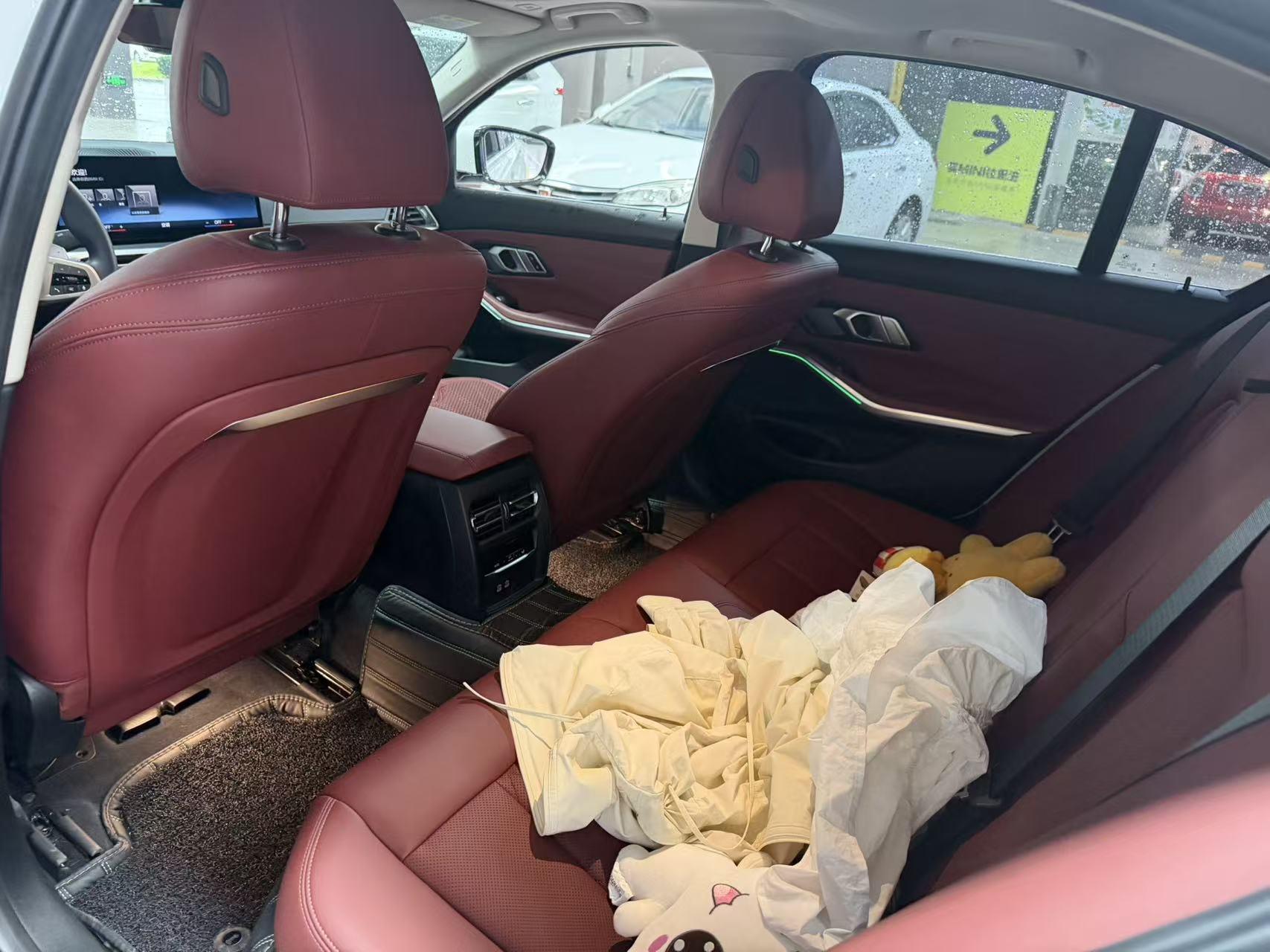 BMW 3 Series 2023 325i M Sports Suit 4
