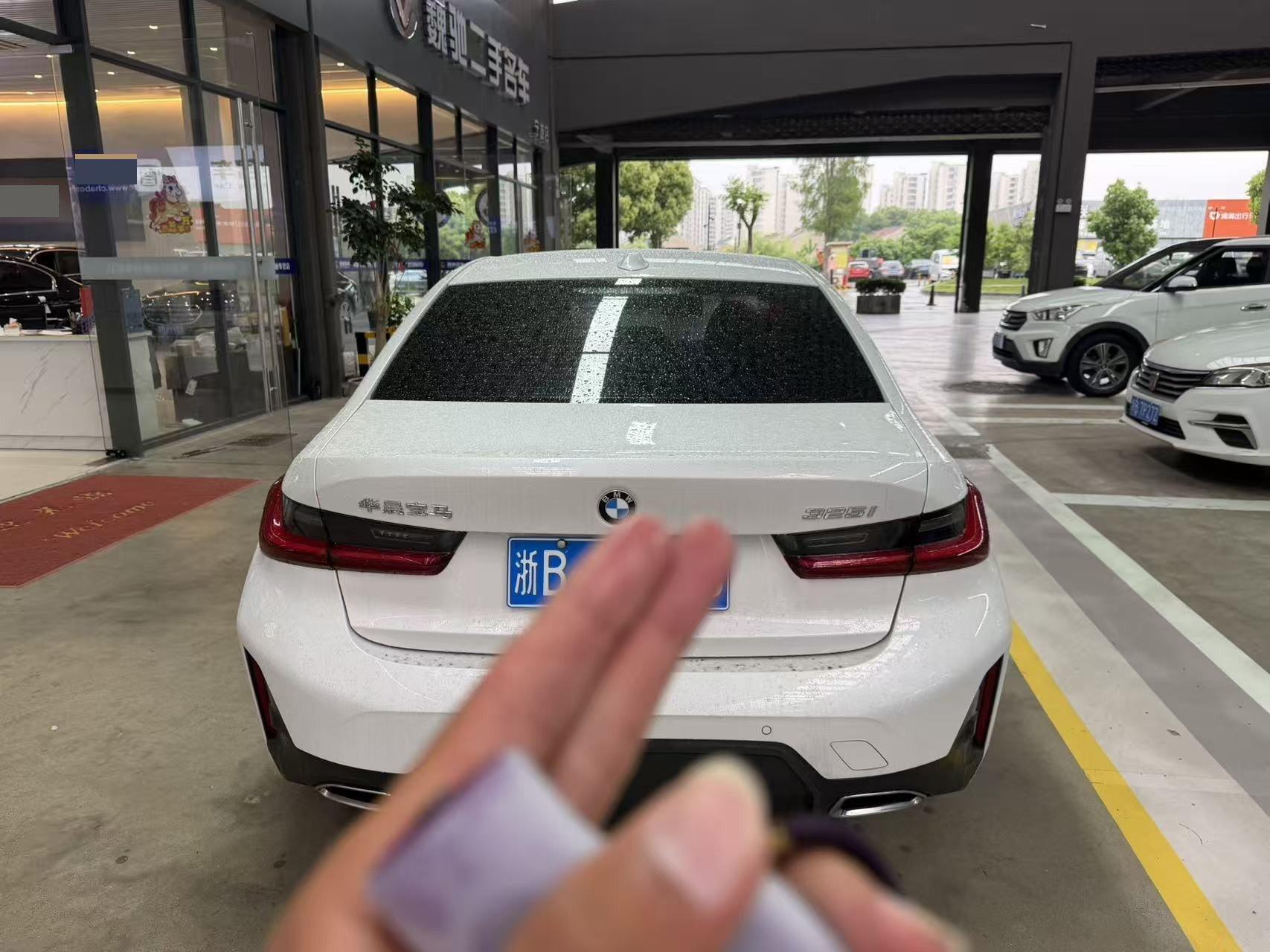 BMW 3 Series 2023 325i M Sports Suit 5
