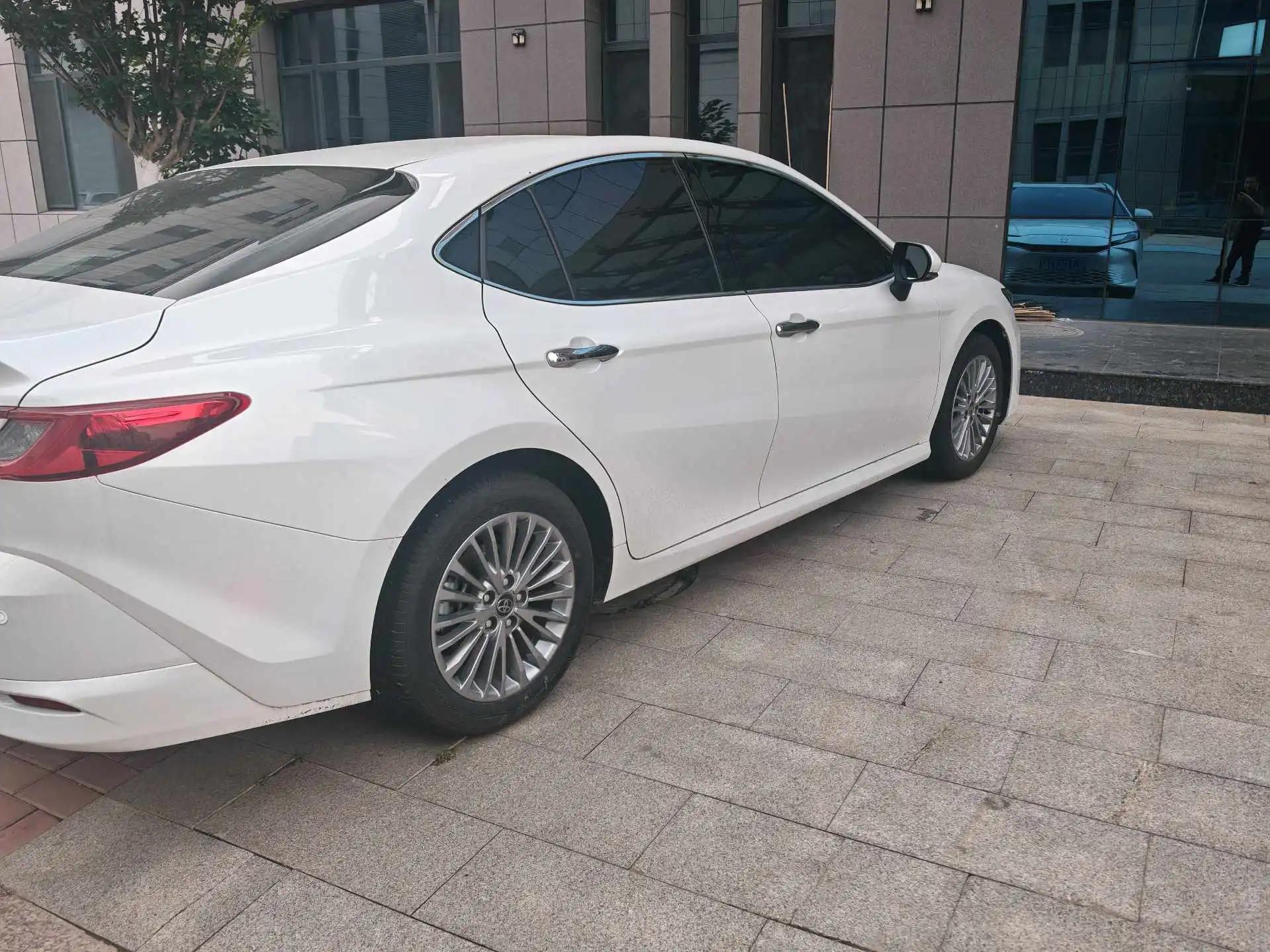 Toyota 2025 Camry Dual Engine 2.0HG CVT Glorious Edition Automatic 3